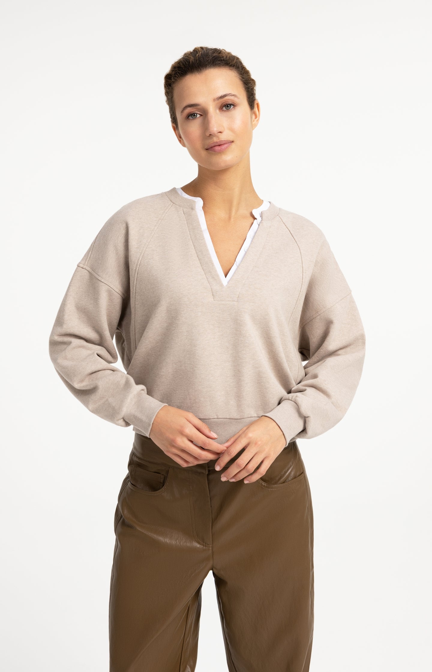 Sweatshirt with V-neck and woven collar