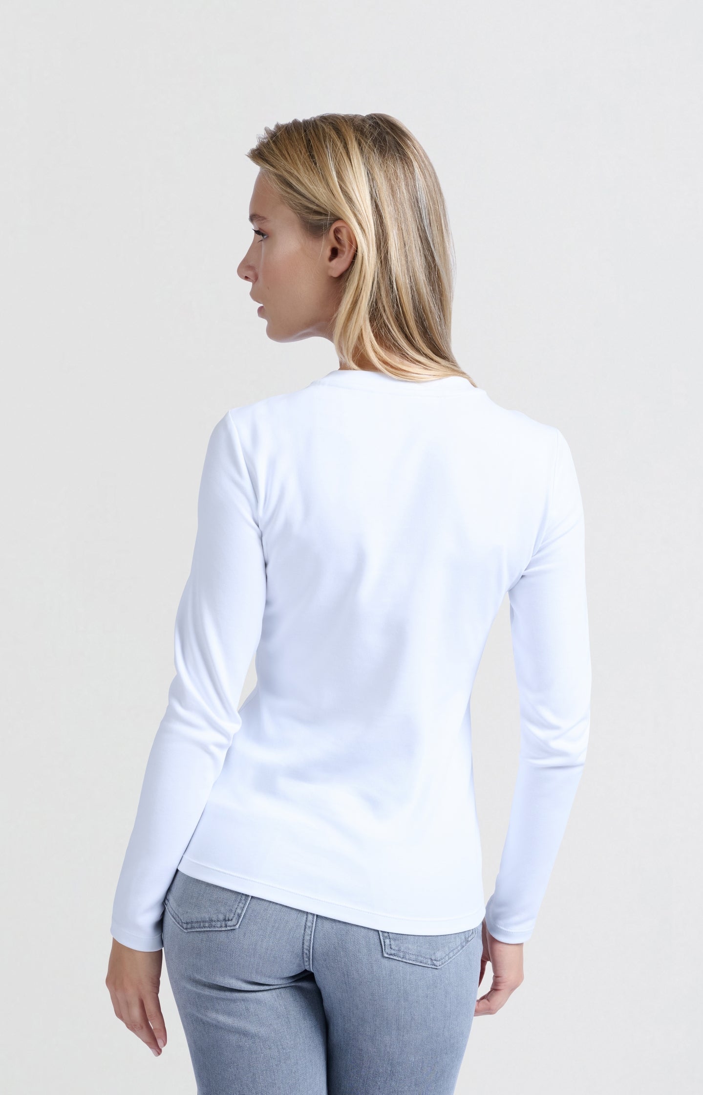 T-shirt with a round neck and long sleeves in regular fit - Type: lookbook