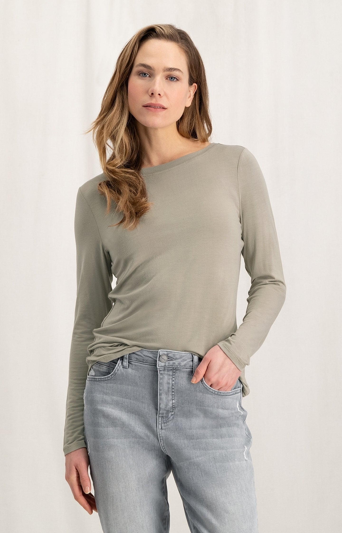 T-shirt with boatneck and long sleeves in regular fit - Type: lookbook