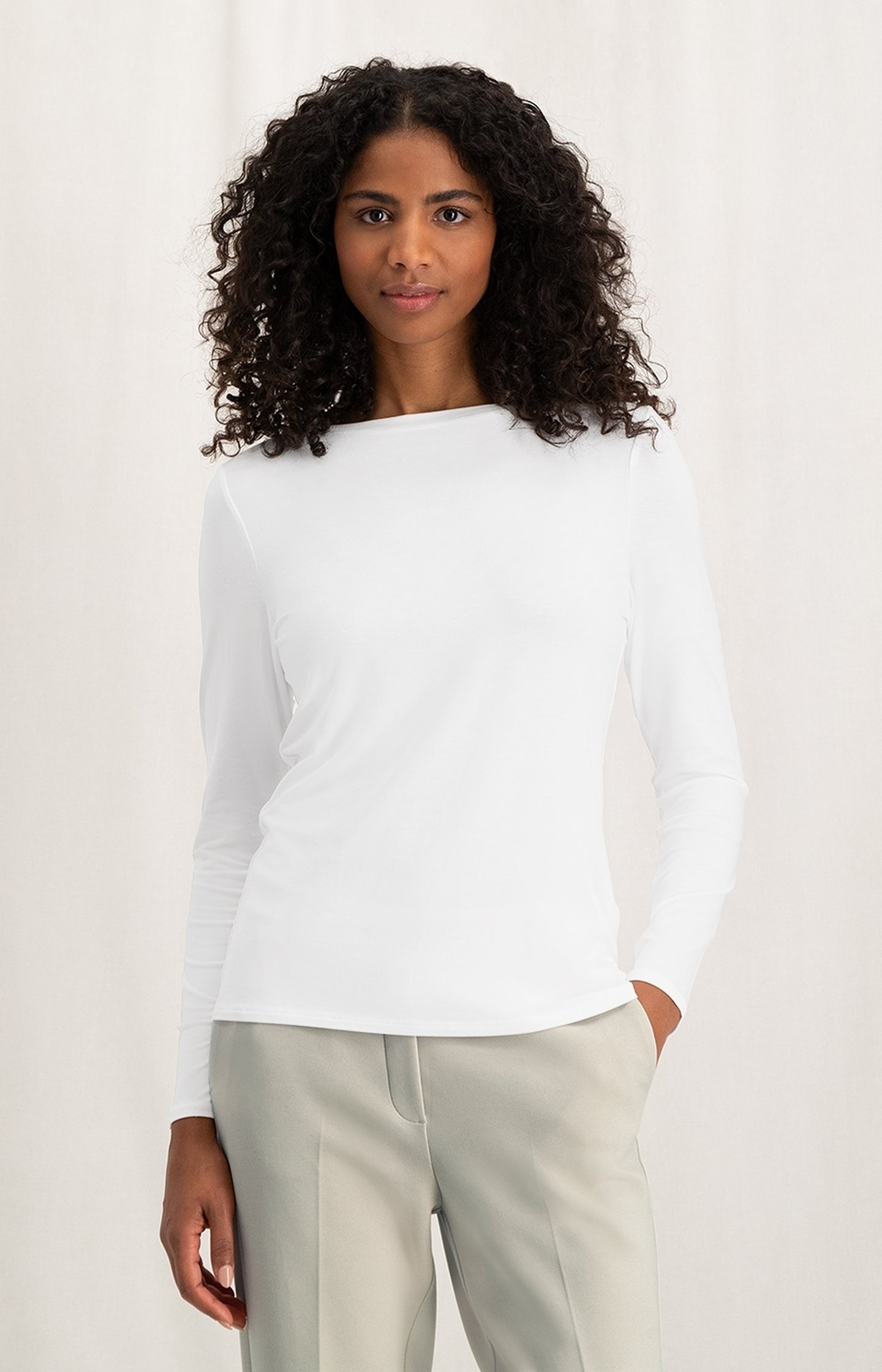 T-shirt with boatneck and long sleeves in regular fit