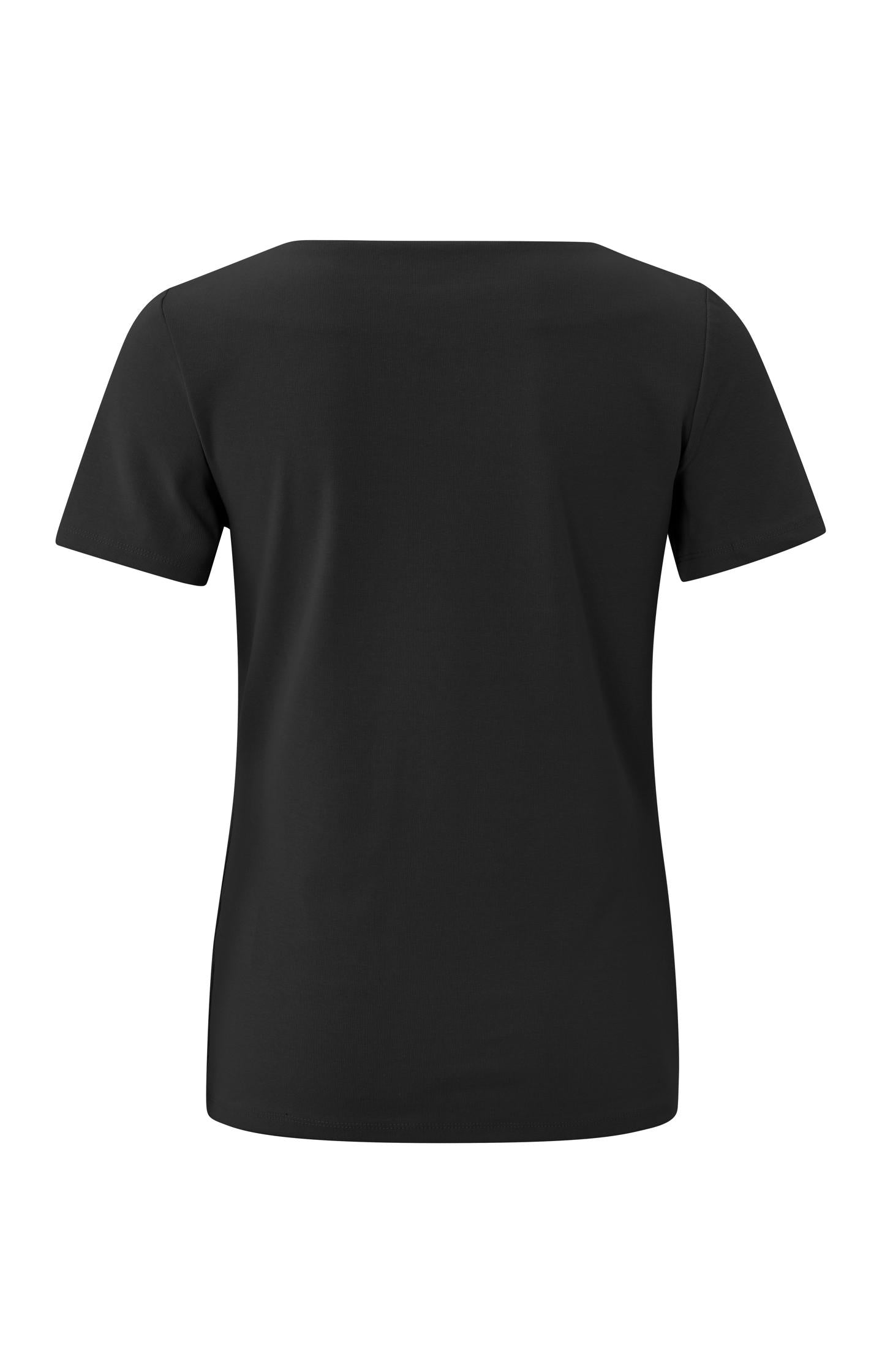 T-shirt with boatneck and short sleeves in regular fit