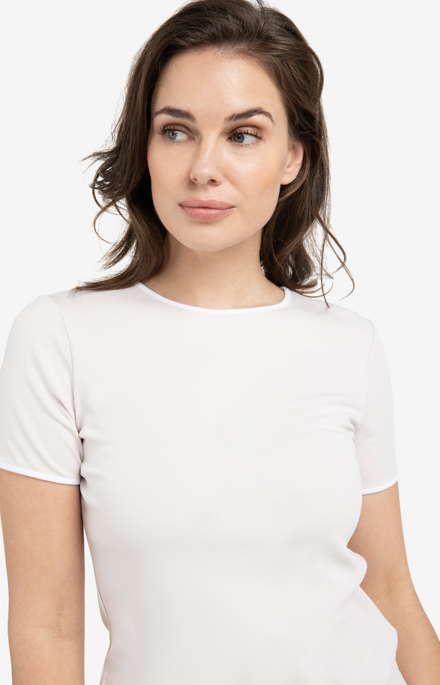 T-shirt with contrasting trim and round neck