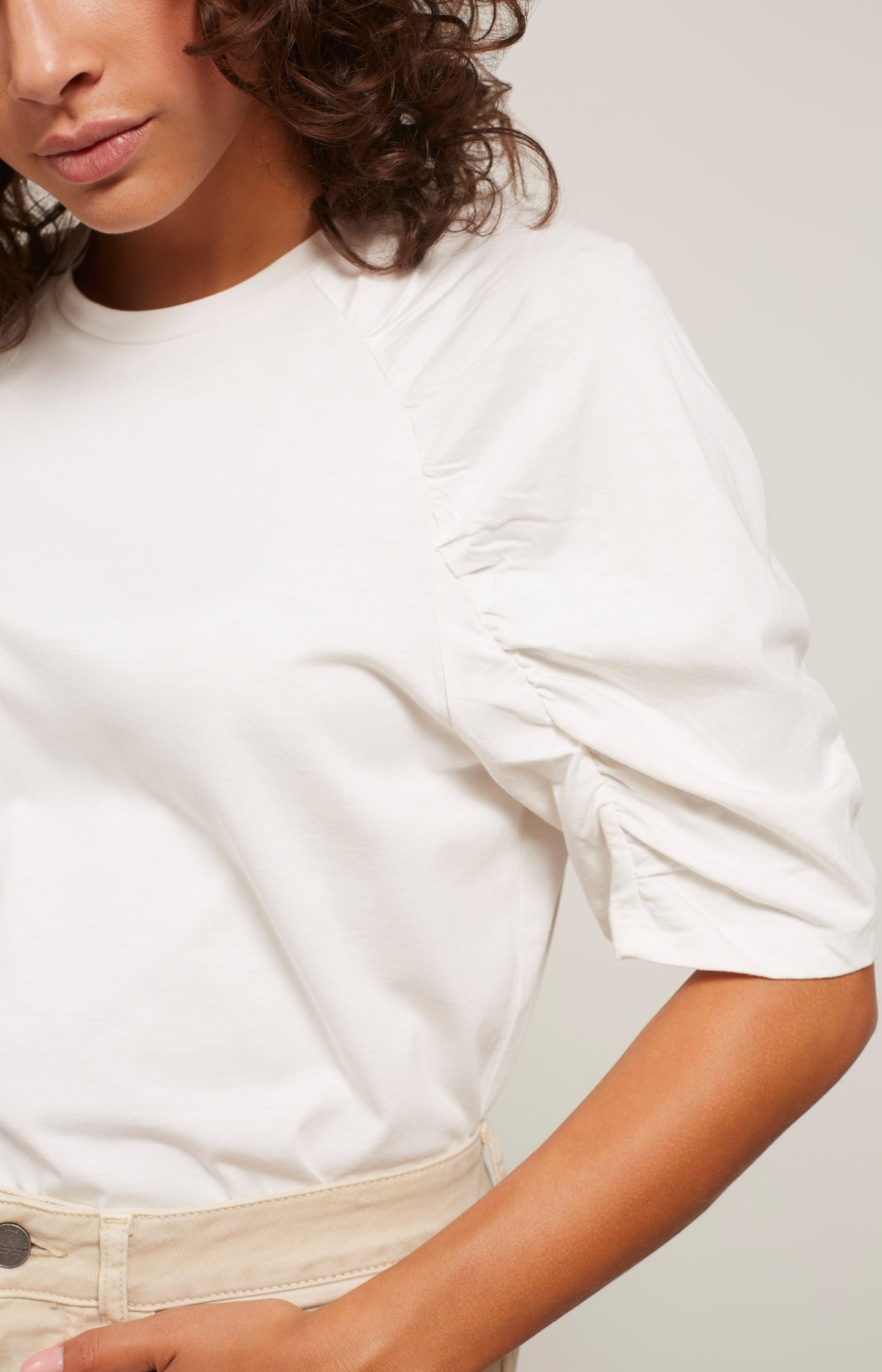 T-shirt with crewneck and gathered mid-length sleeves