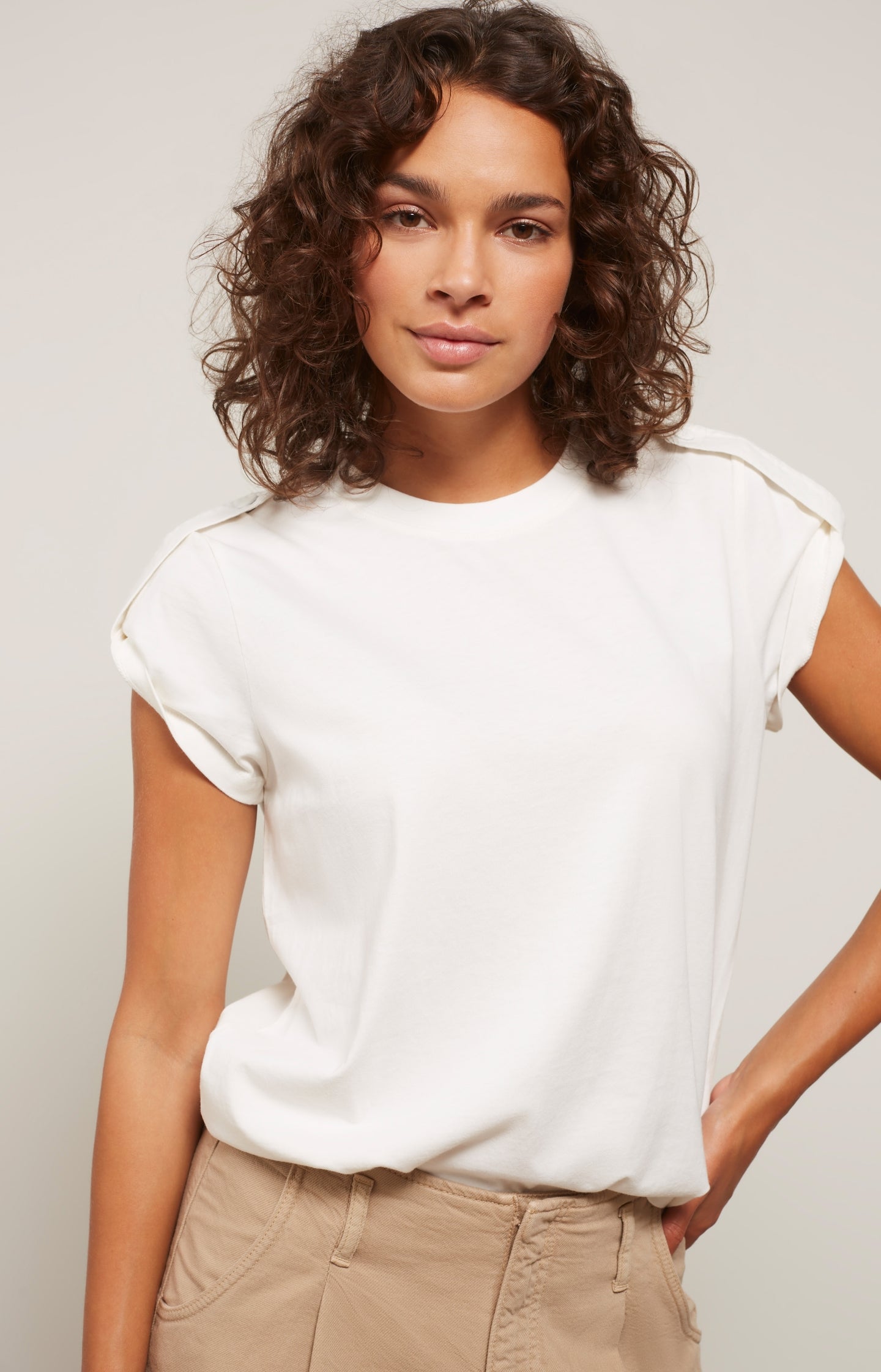 T-shirt with crewneck, short sleeves and shoulder detail - Type: lookbook