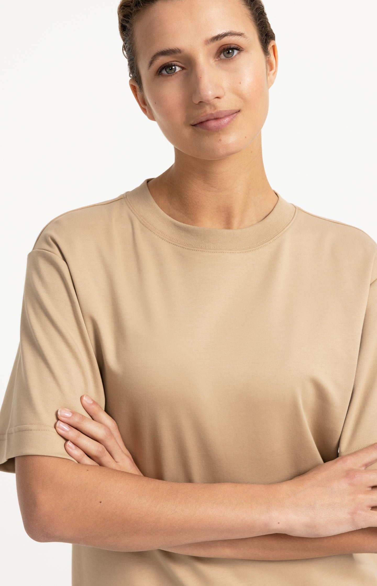 T-shirt with round neck and half sleeves