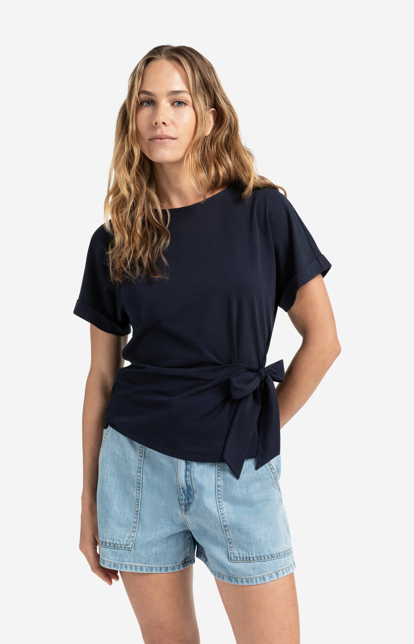 T-shirt with round neck and knotted detail - Type: lookbook