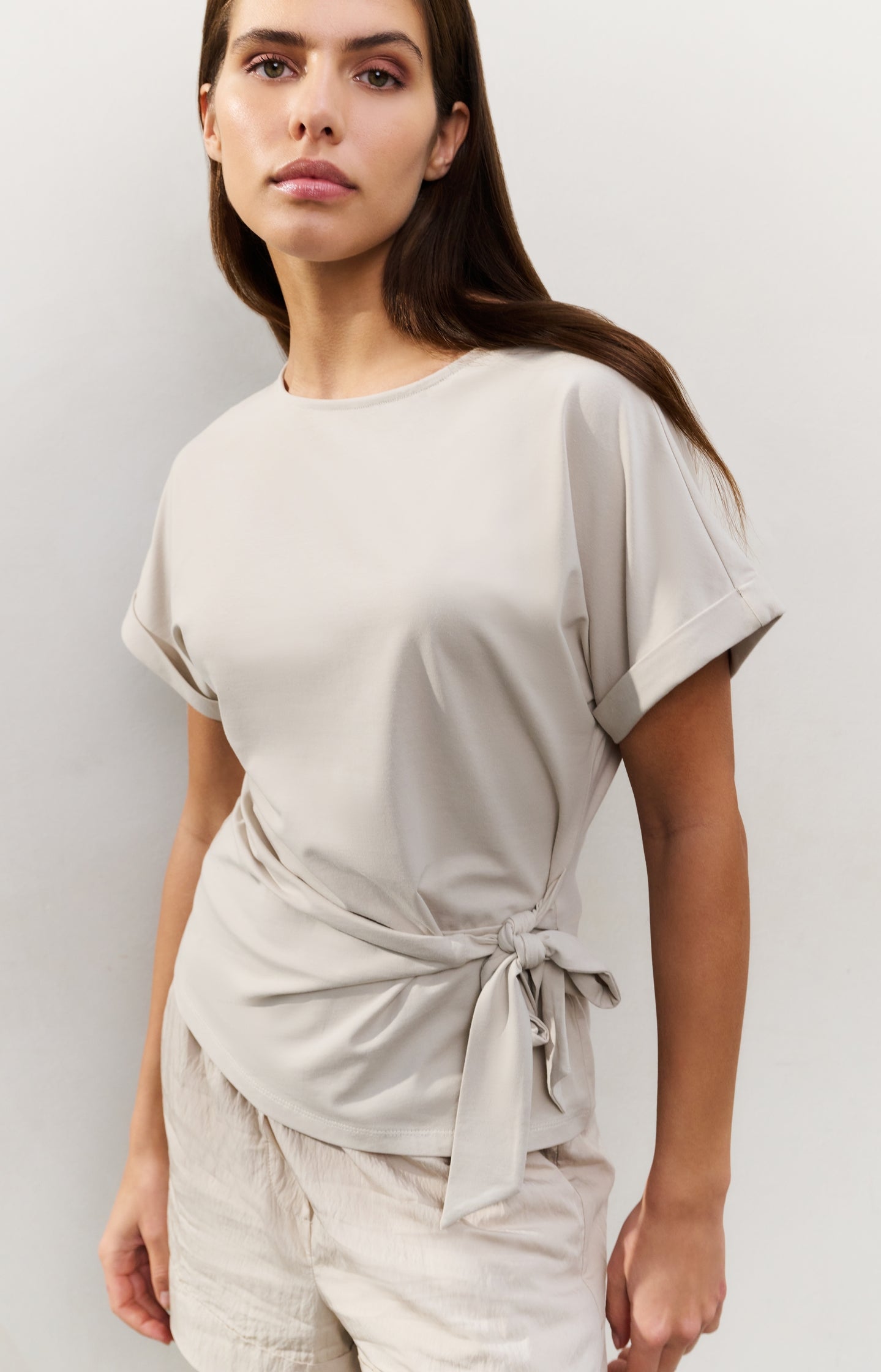 T-shirt with round neck and knotted detail - Type: lookbook