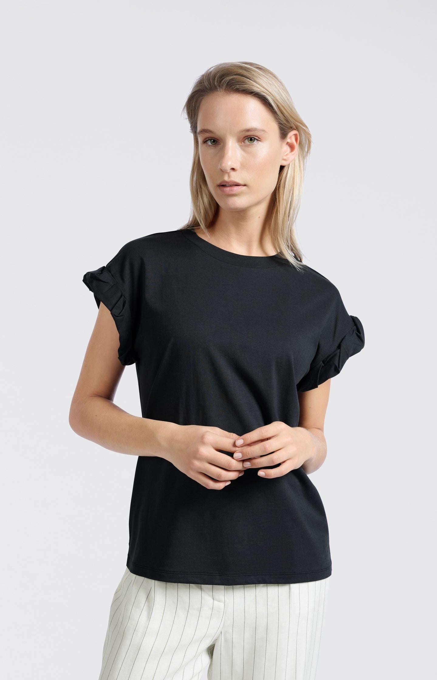 T-shirt with round neck and pleated, rolled-up sleeves
