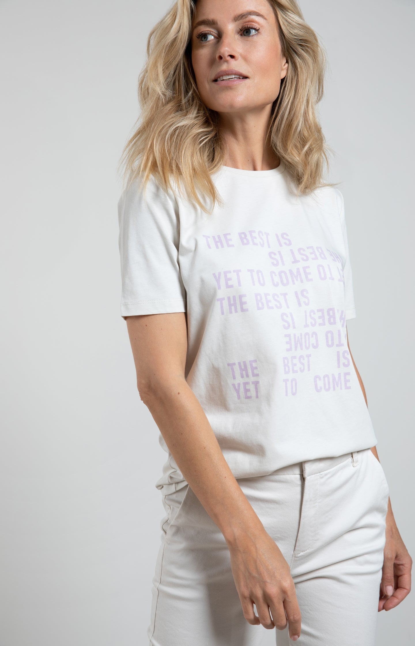 T-shirt with round neck, short sleeves and print with text