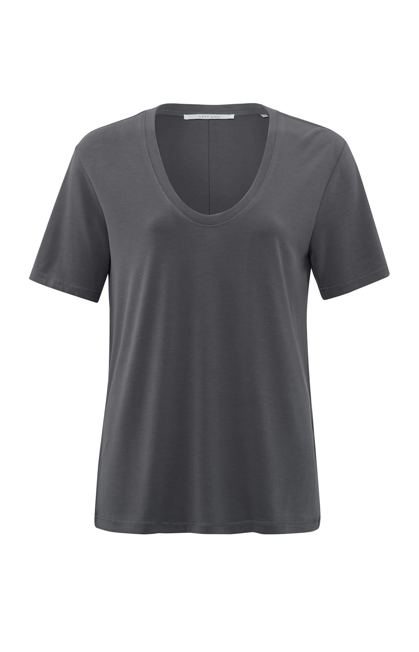 T-shirt with round V-neck and short sleeves in regular fit - Type: product