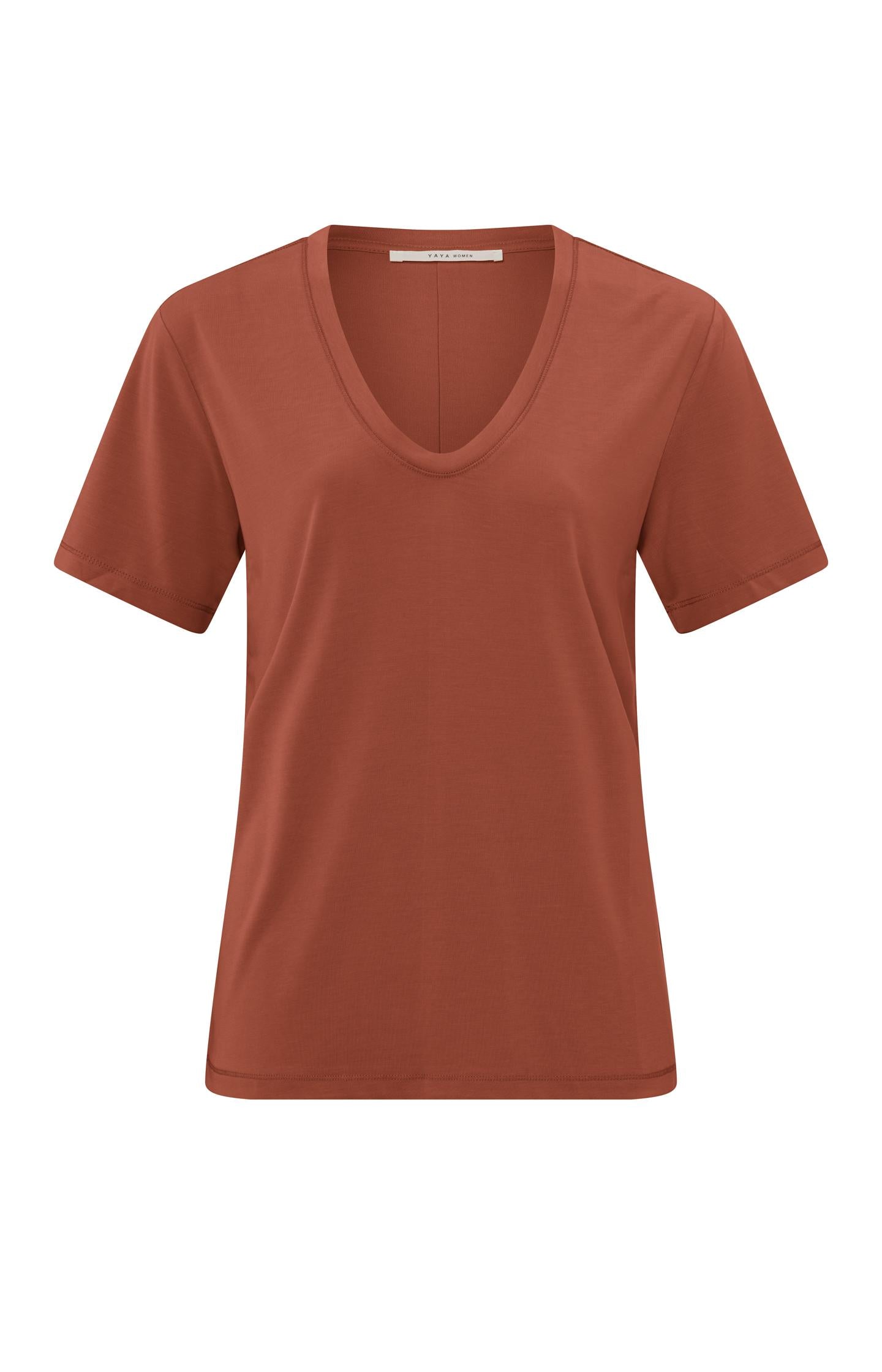 T-shirt with rounded V-neck and short sleeves in regular fit - Type: product