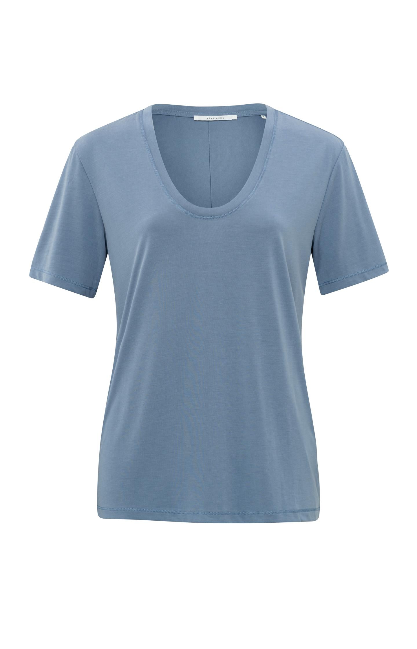 T-shirt with rounded V-neck and short sleeves in regular fit - Type: product