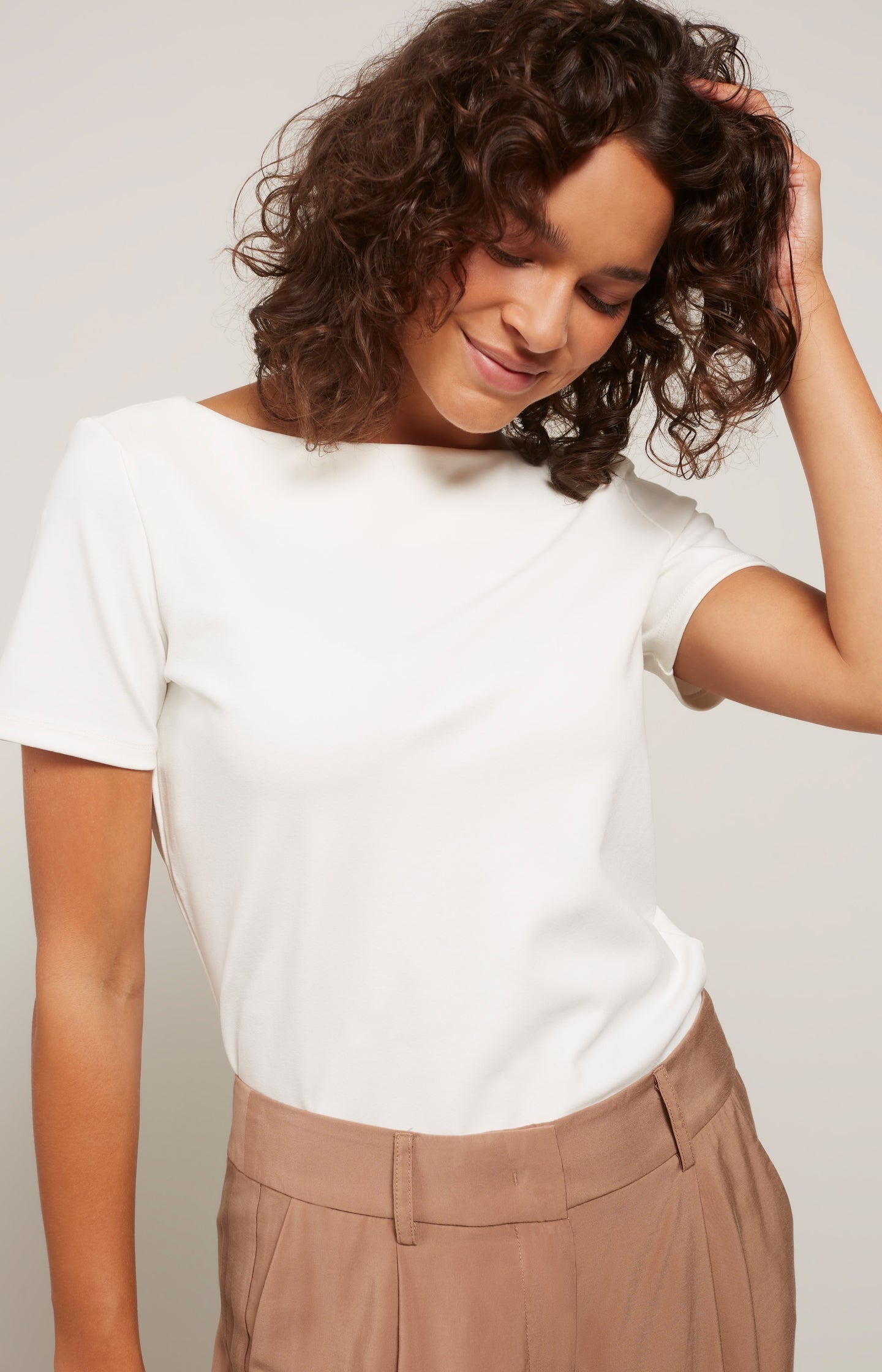 T-shirt with short sleeves and boatneck in regular fit