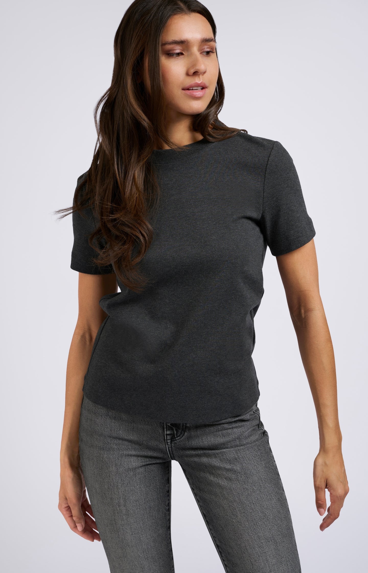 T-shirt with short sleeves, round neck and a relaxed fit - Type: lookbook