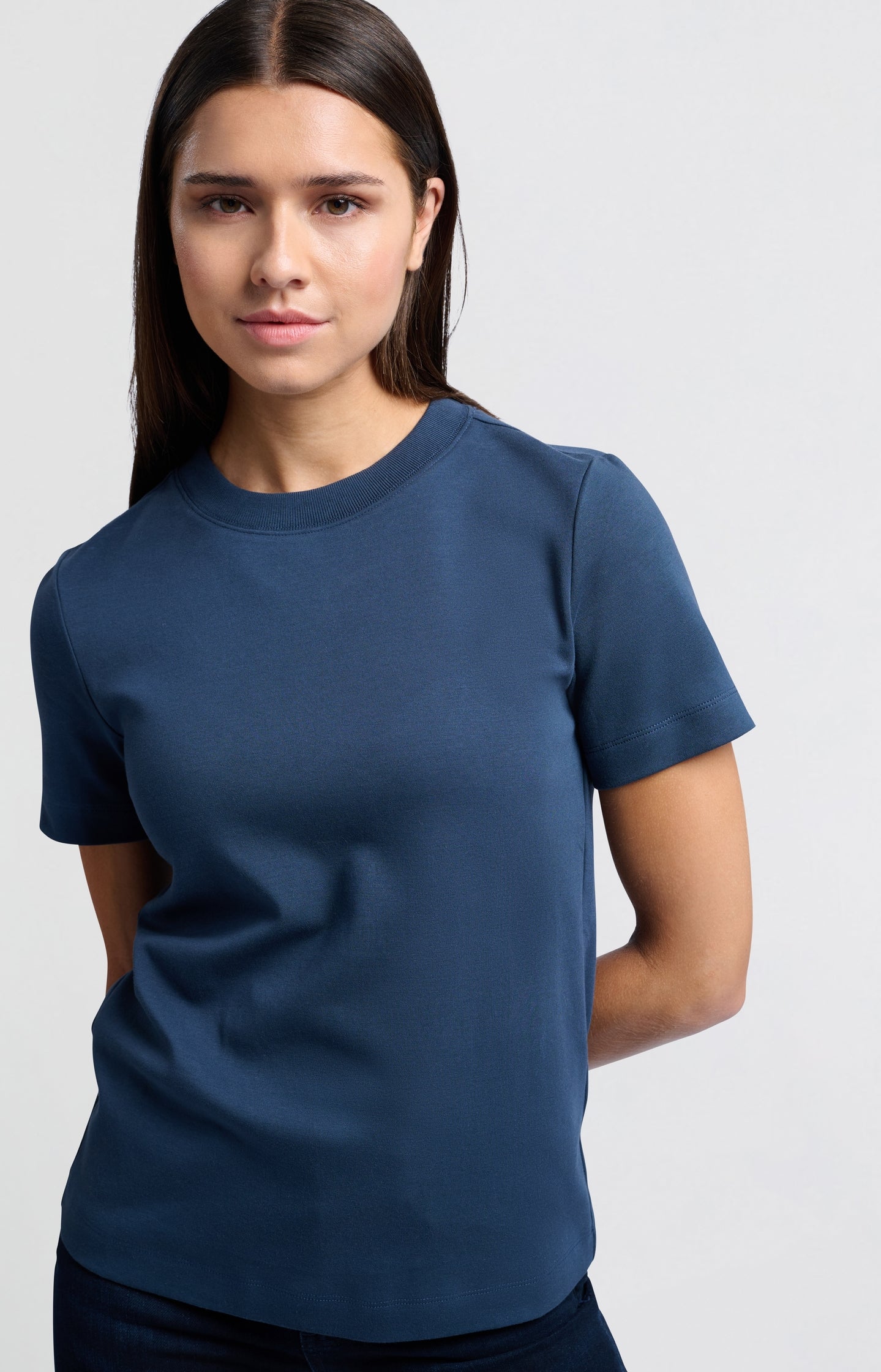 T-shirt with short sleeves, round neck and relaxed fit