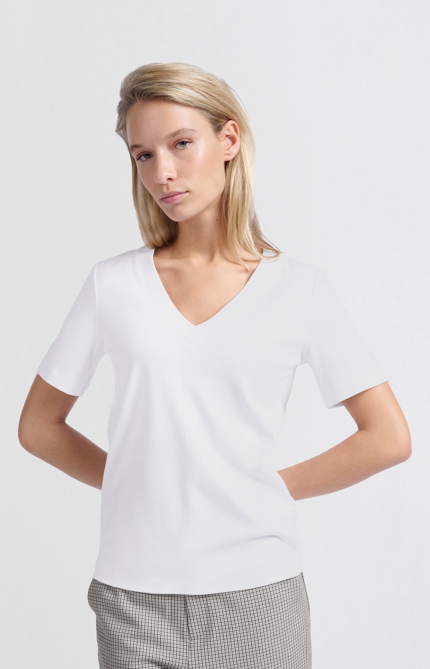 T-shirt with short sleeves, V-neck and a relaxed fit