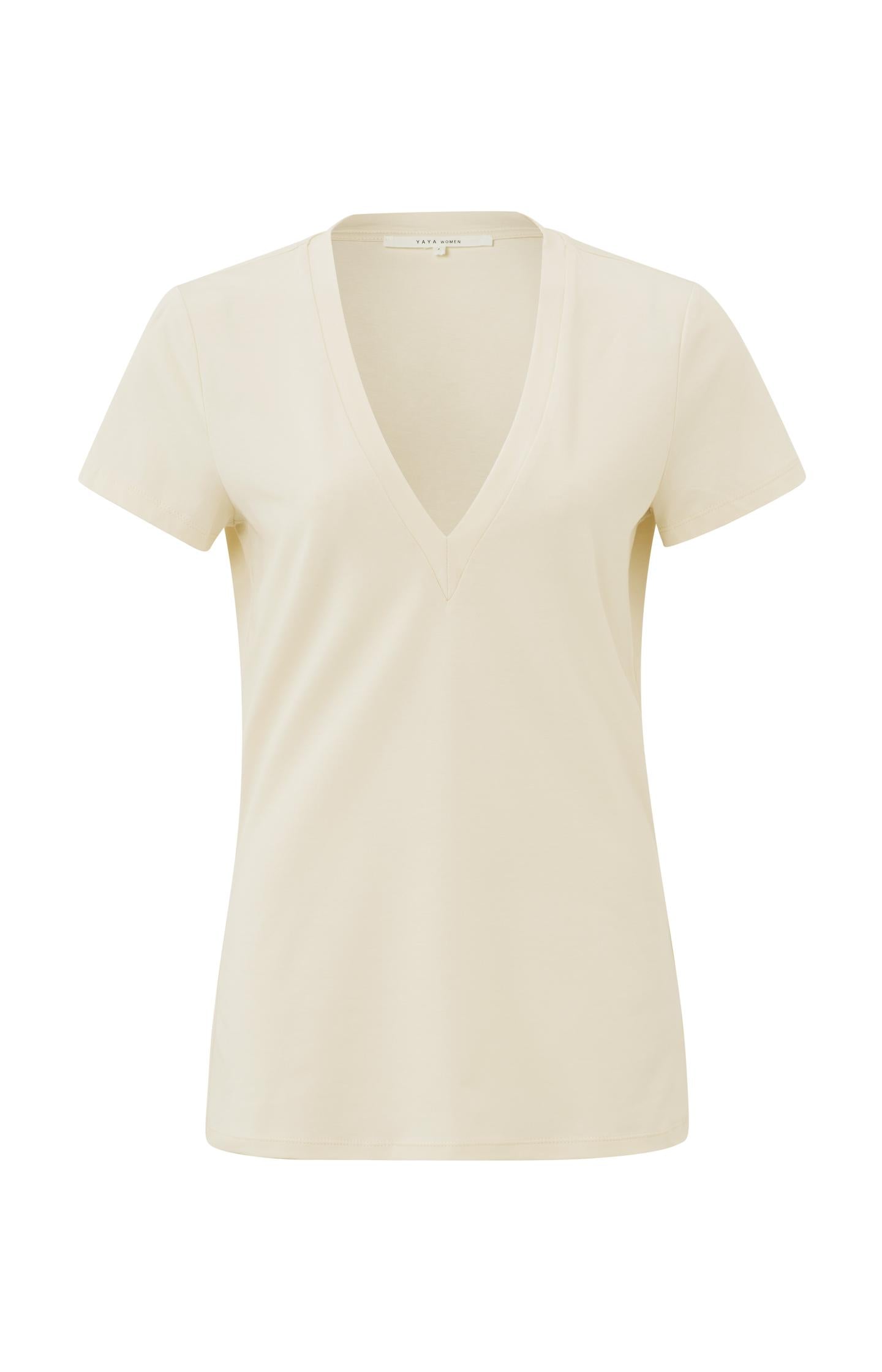 T-shirt with V-neck and short sleeves in regular fit - Type: product