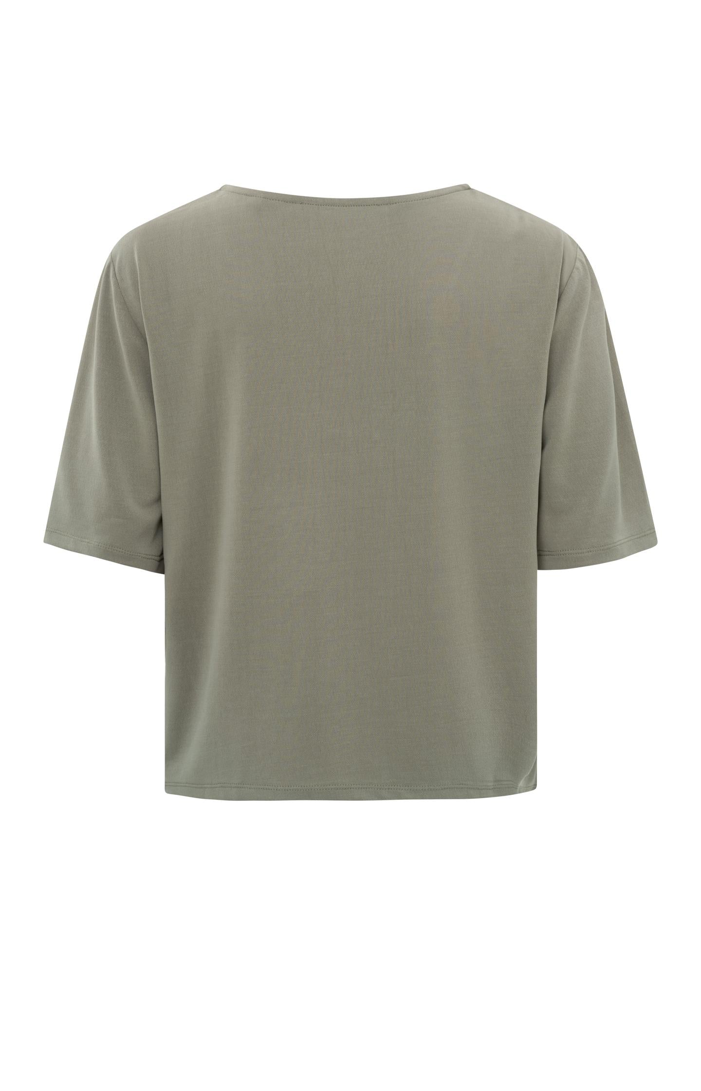 T-shirt with V-neck, short sleeves and detail in regular fit