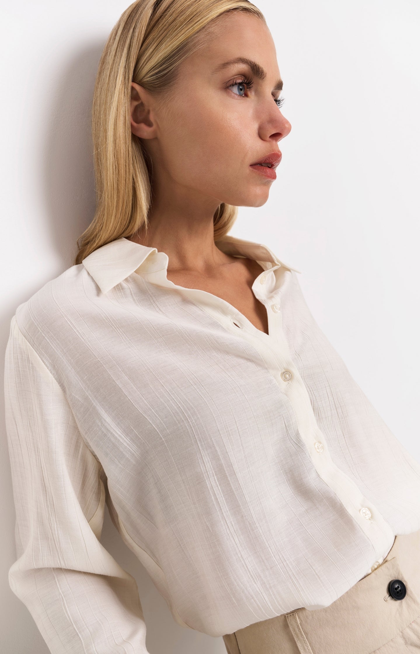 Textured blouse with regular fit - Type: lookbook