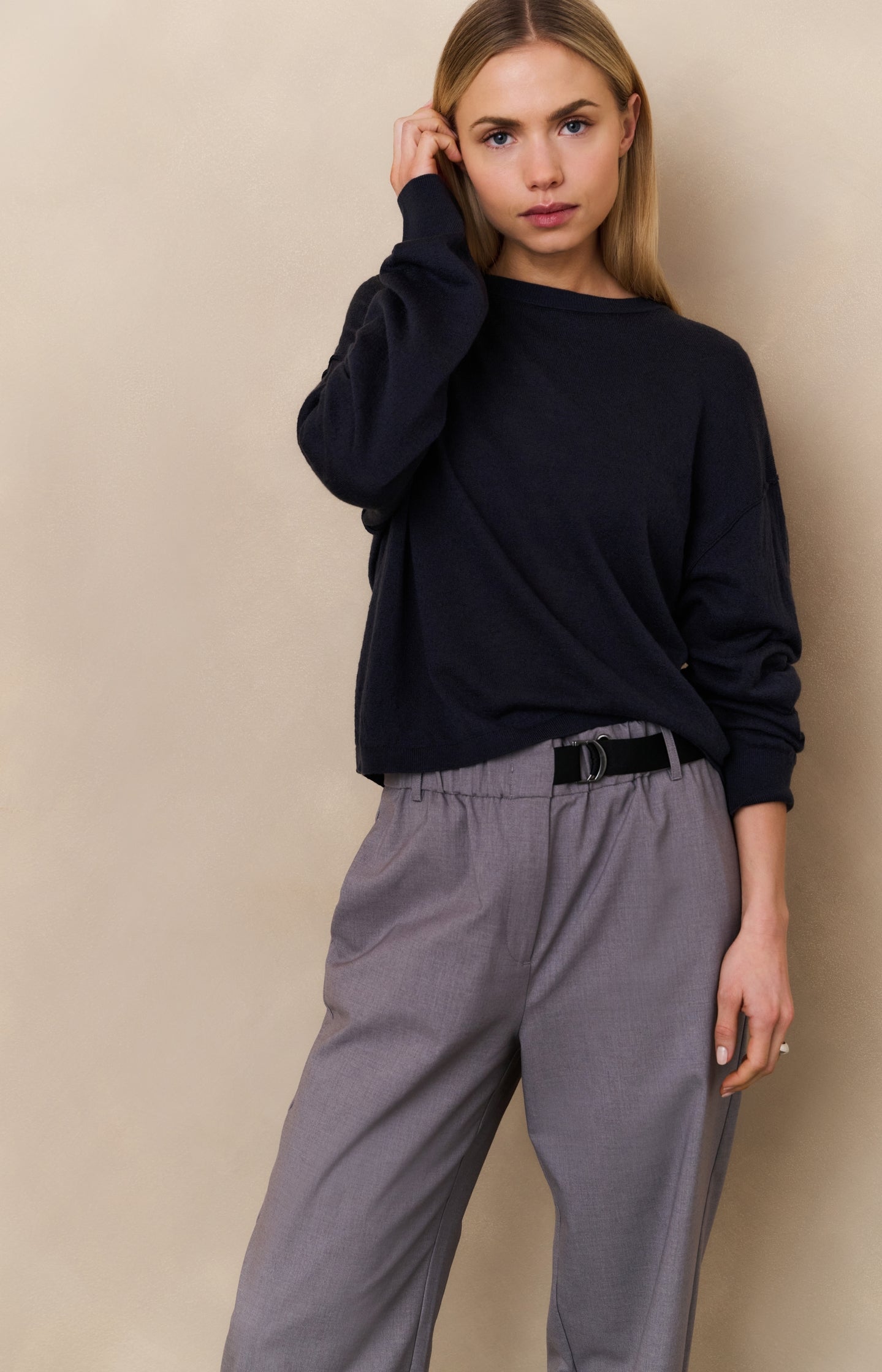 Textured knitted sweater with round neckline - Type: lookbook