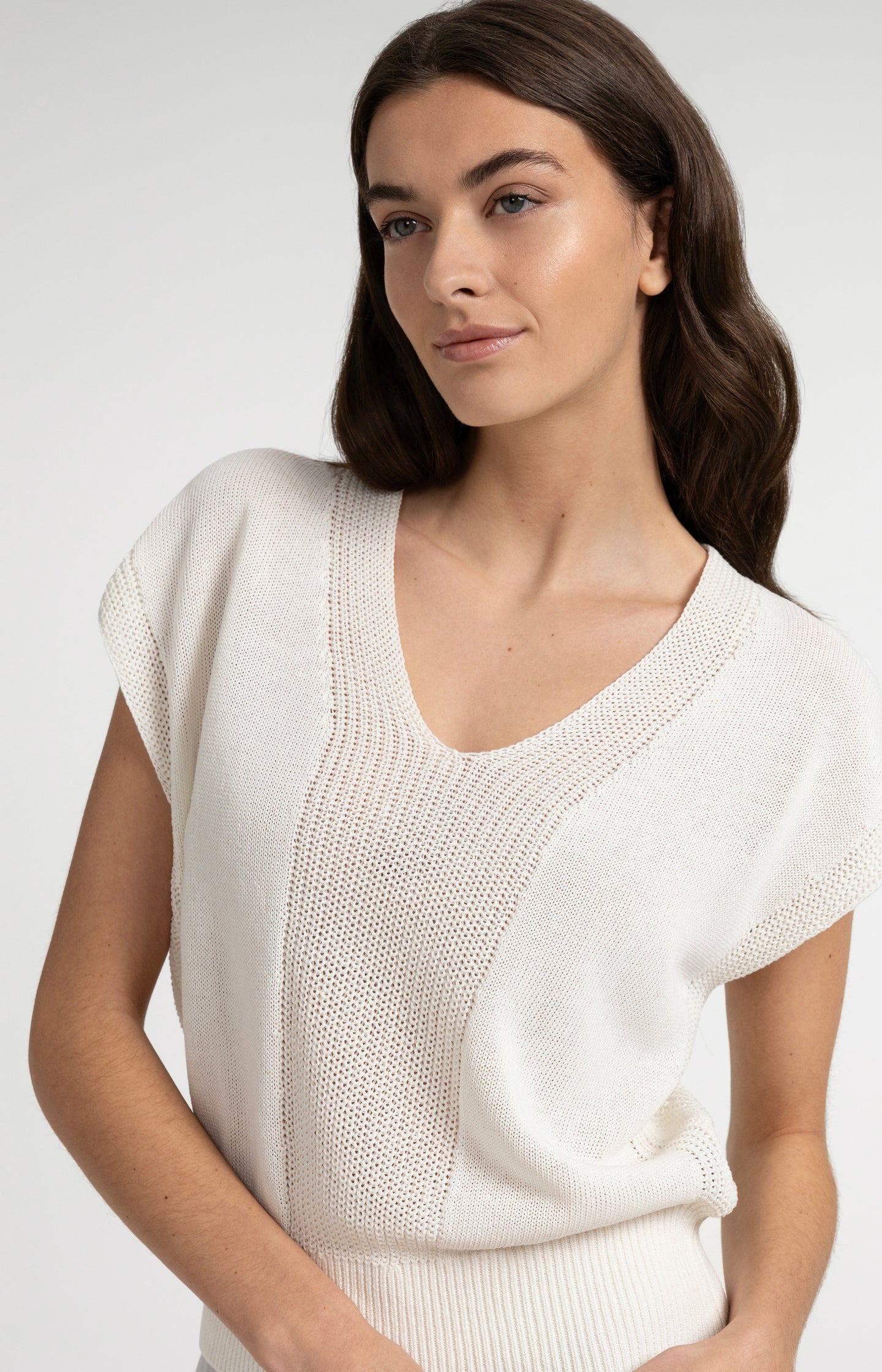 Textured sweater with V-neck - Type: lookbook