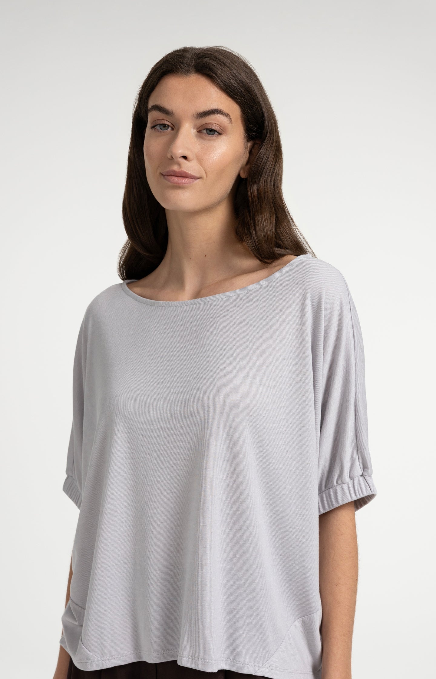 Top with boat neckline and elastic cuffs