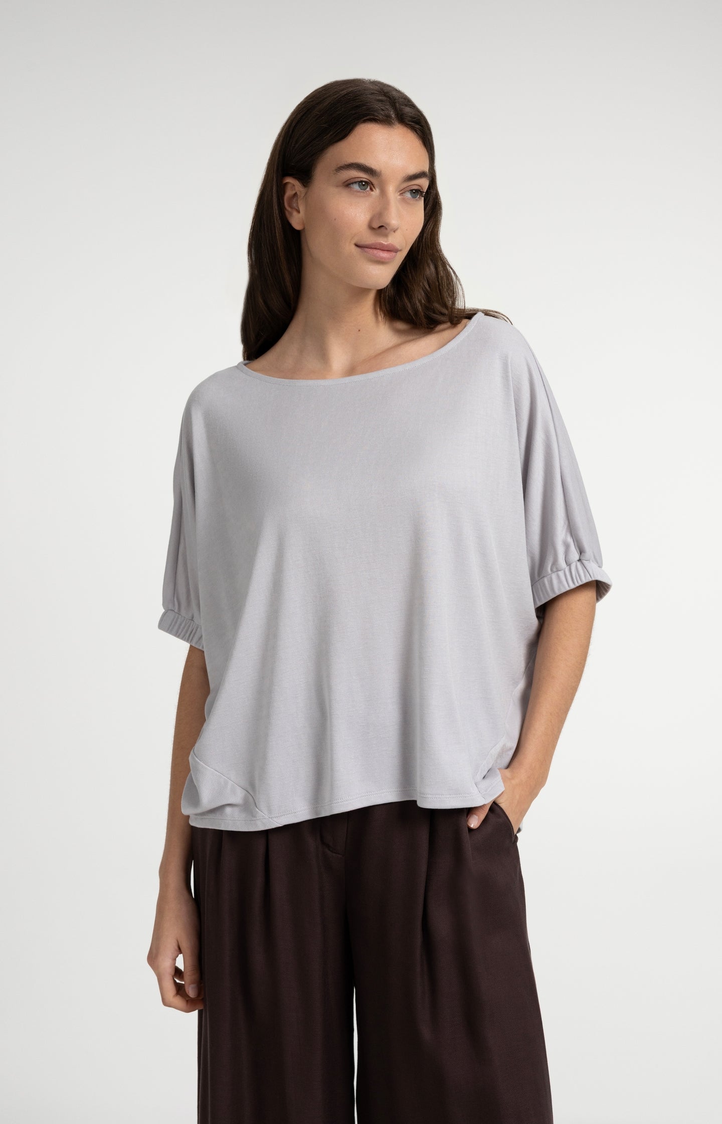 Top with boat neckline and elastic cuffs