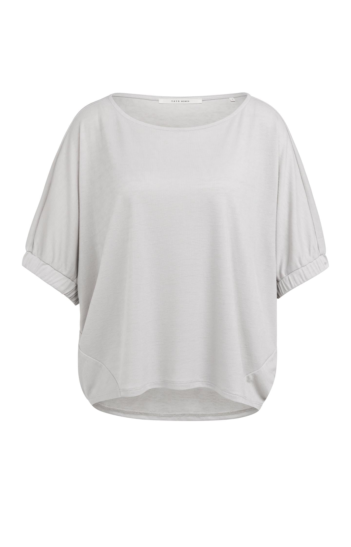 Top with boat neckline and elastic cuffs