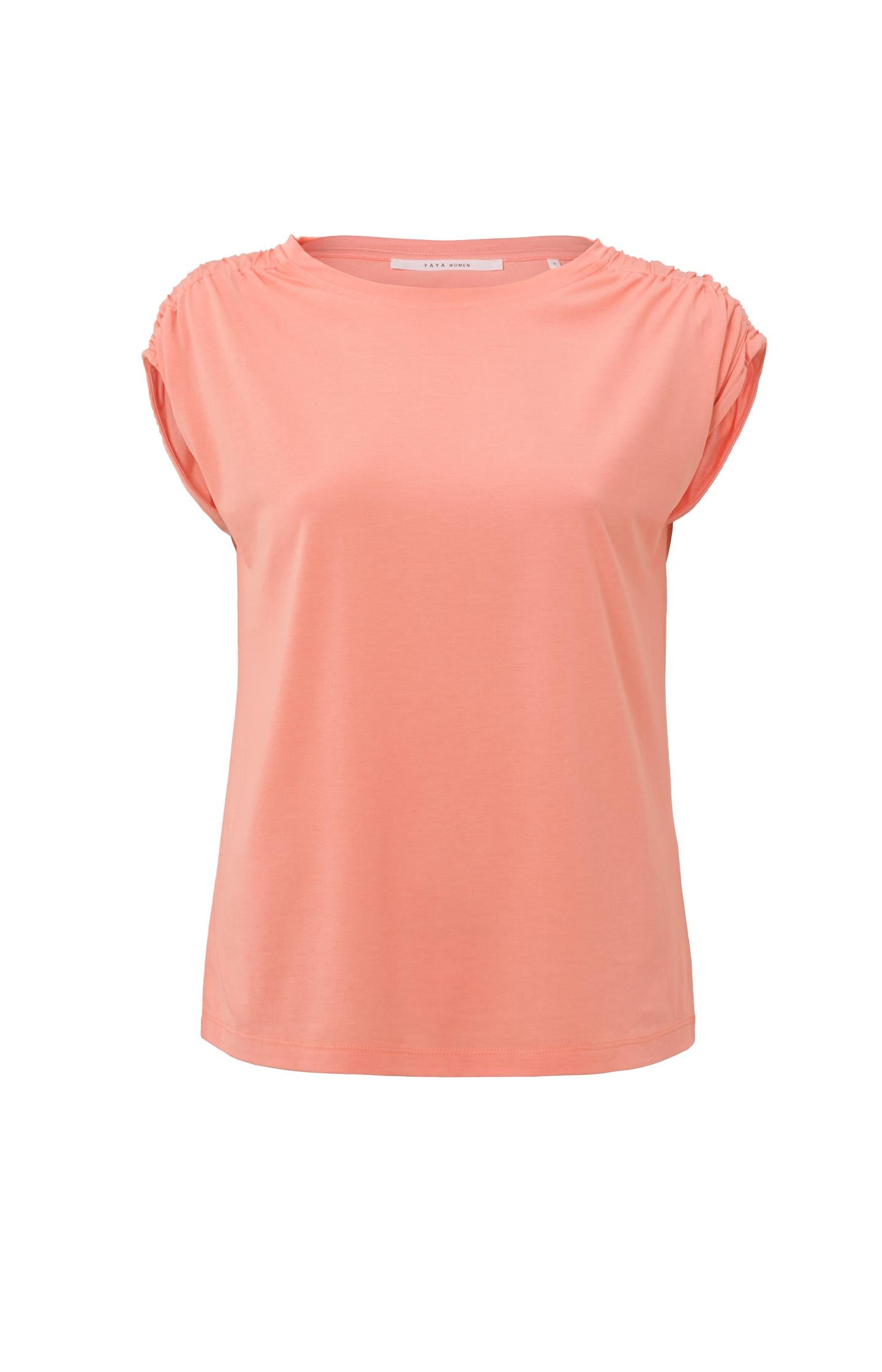 Top with boatneck, cap sleeves and shoulder details - Type: product