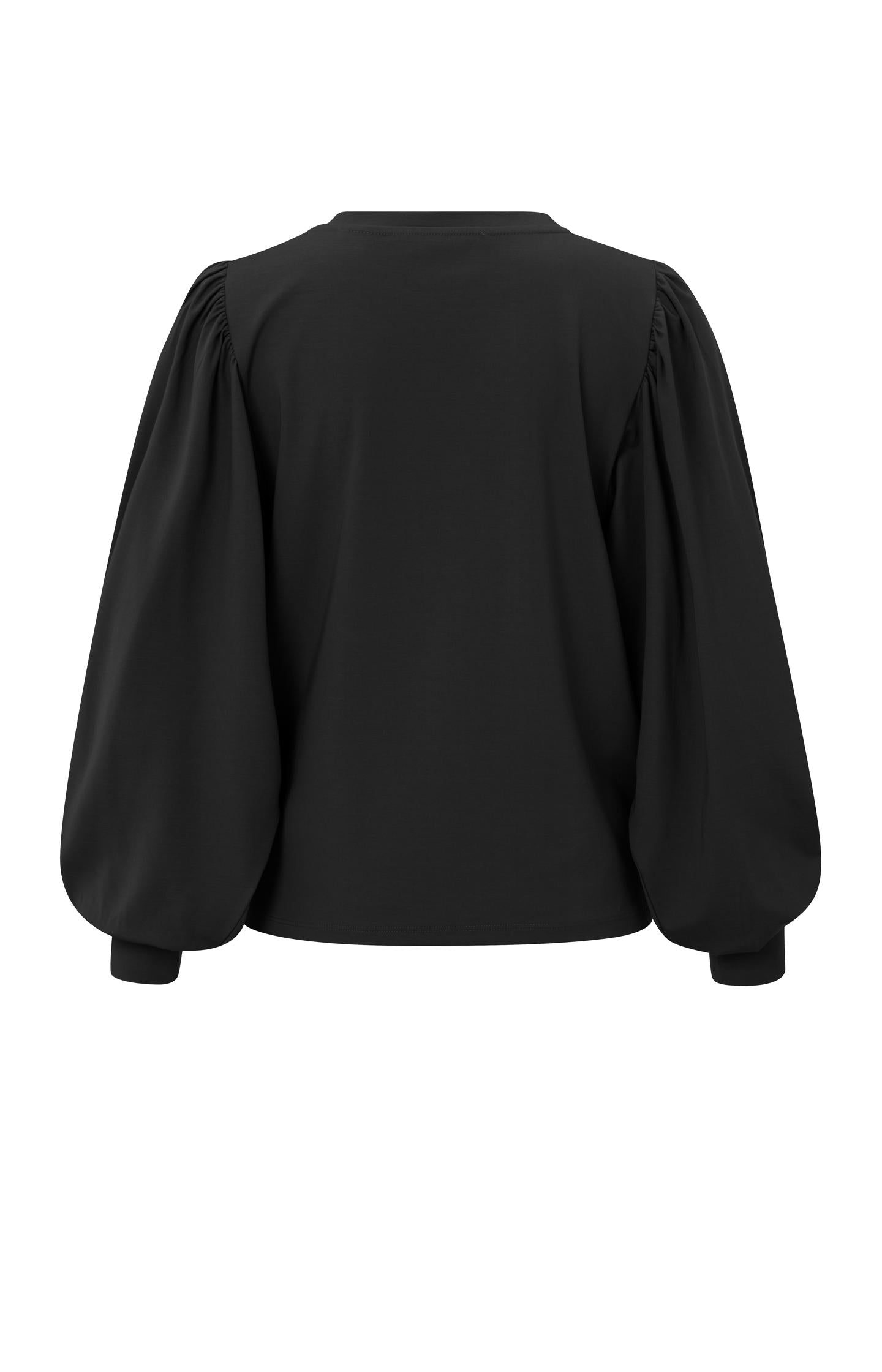 Top with boatneck, long puff sleeves and pleated details