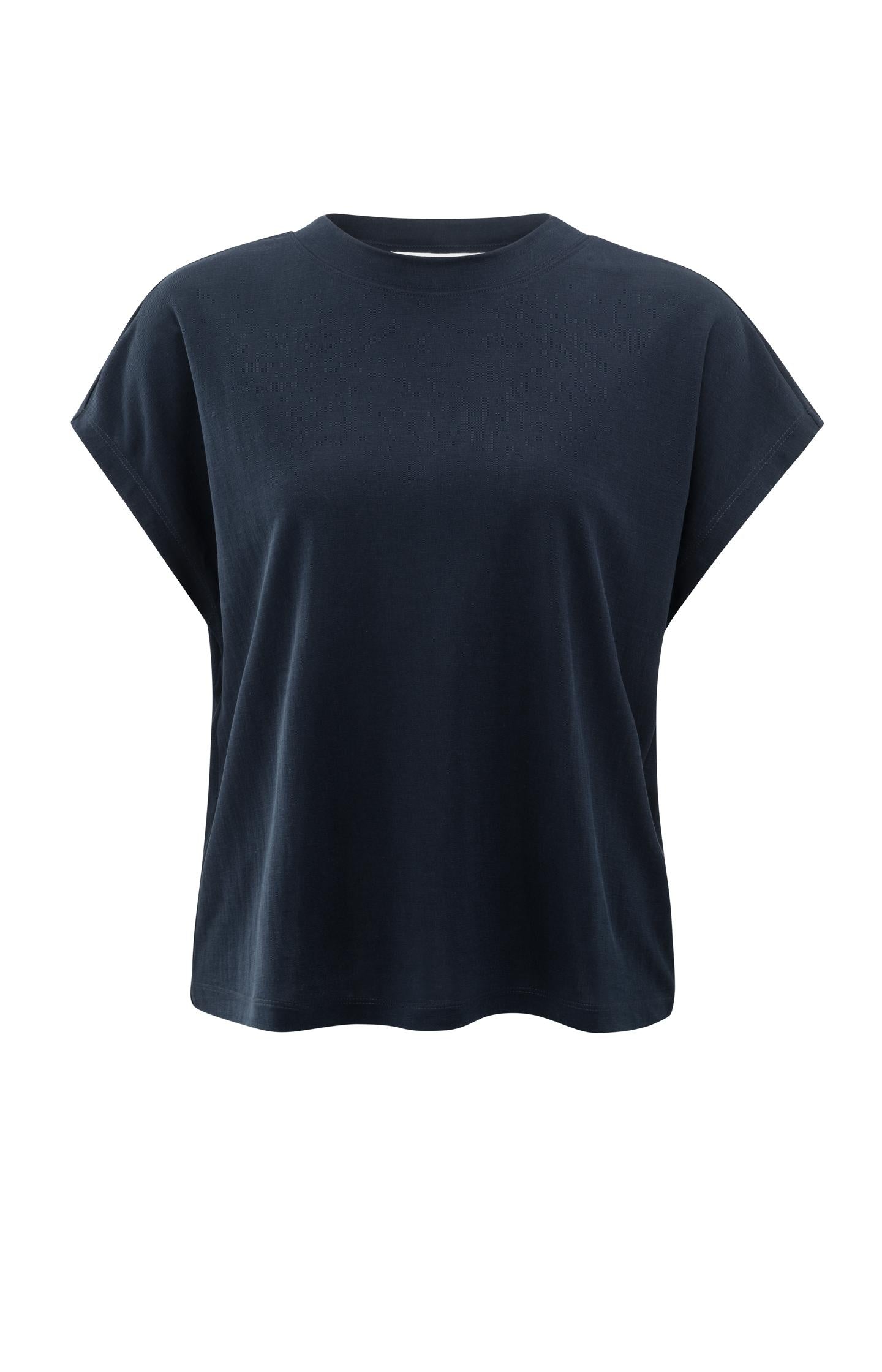 Top with cap sleeves and straight fit - Type: lookbook