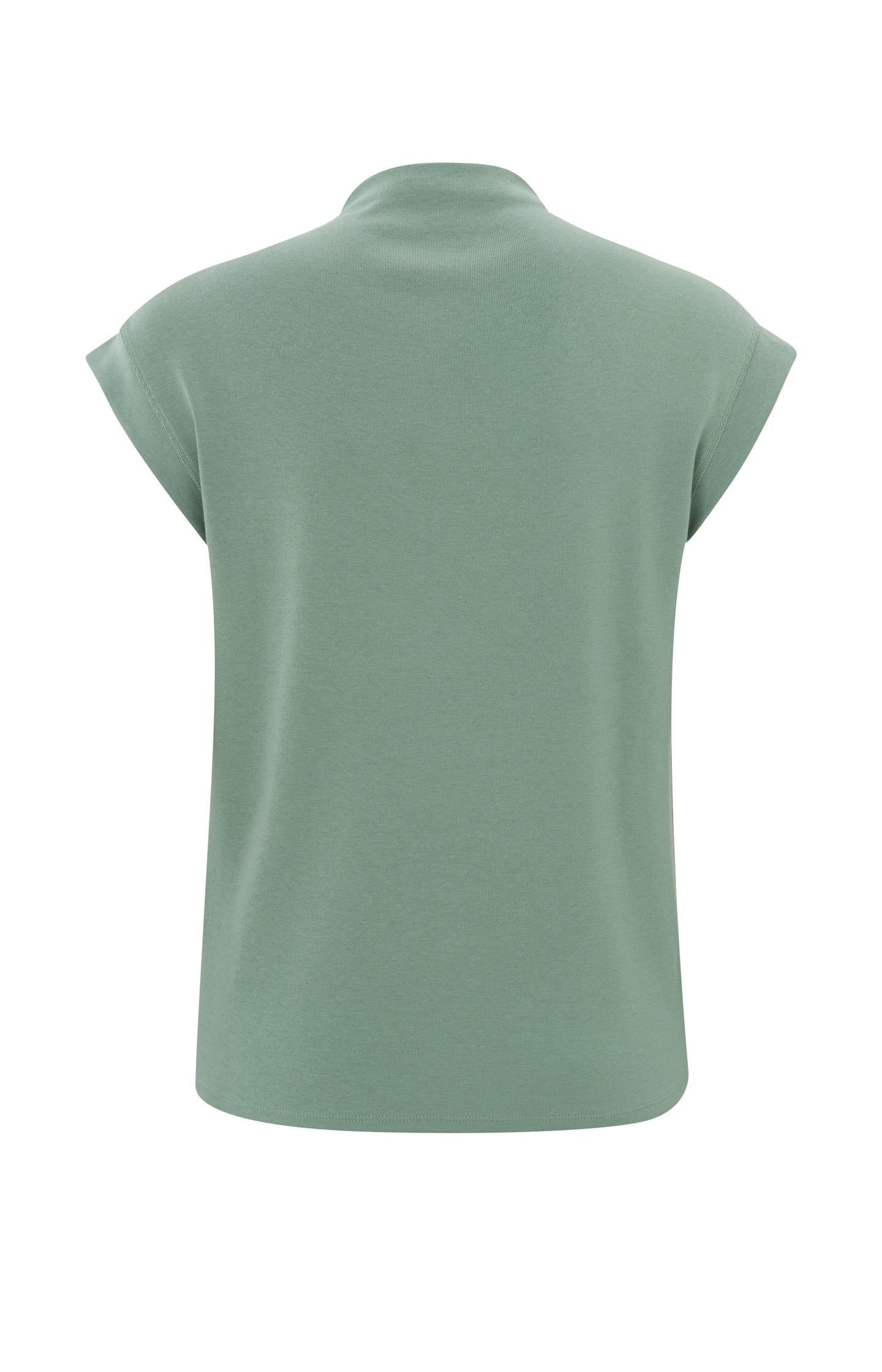 Top with cap sleeves, high collar and fitted fit