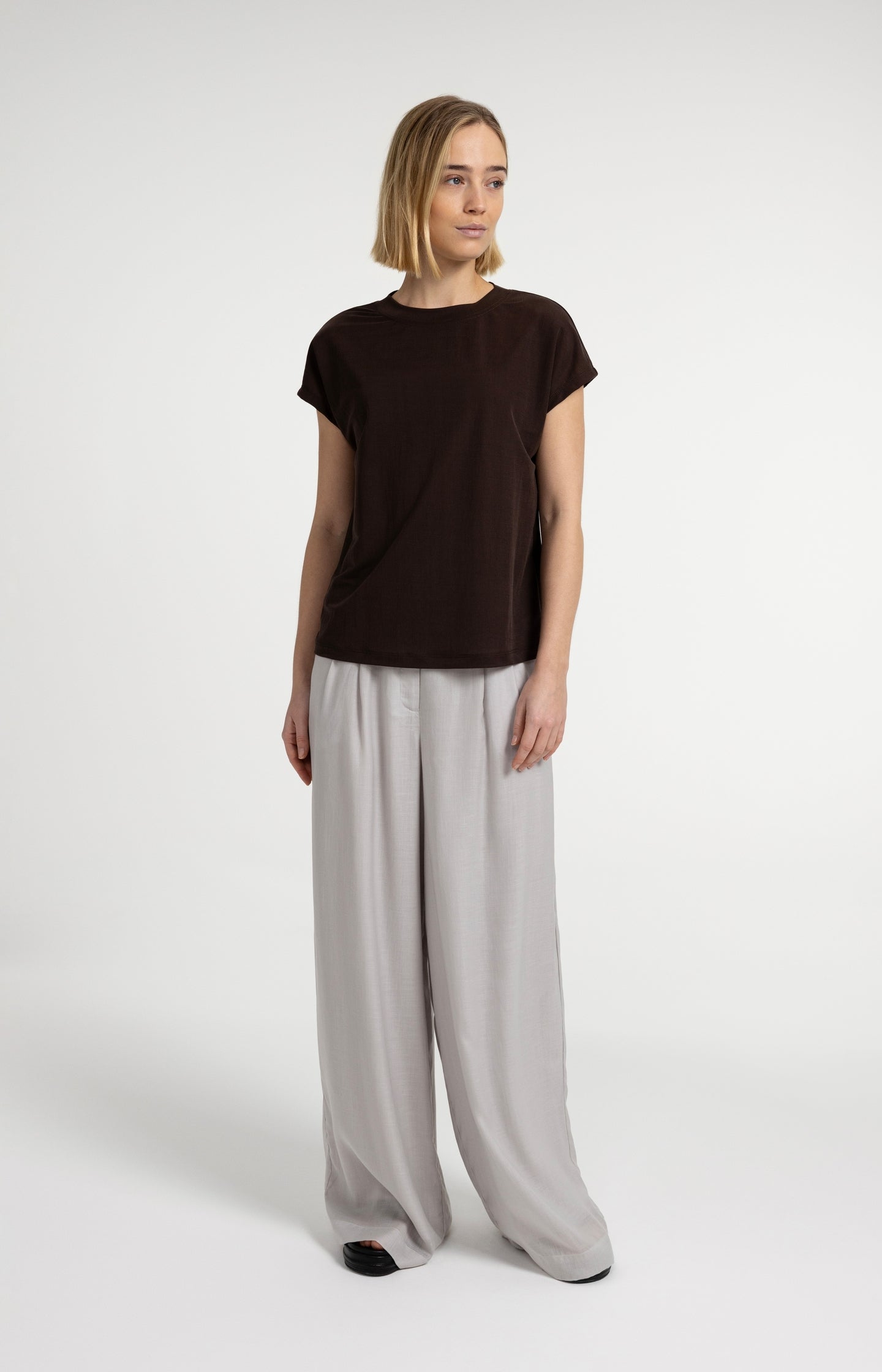 Top with crew neck and cap sleeves