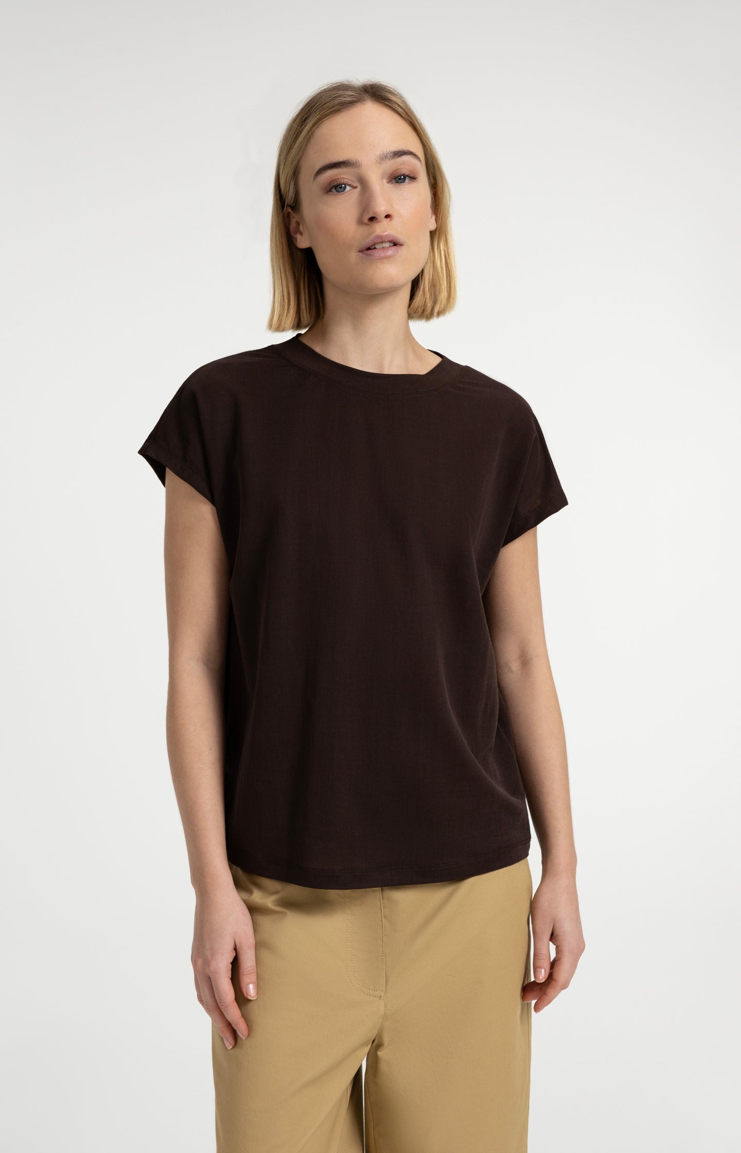 Top with crew neck and cap sleeves