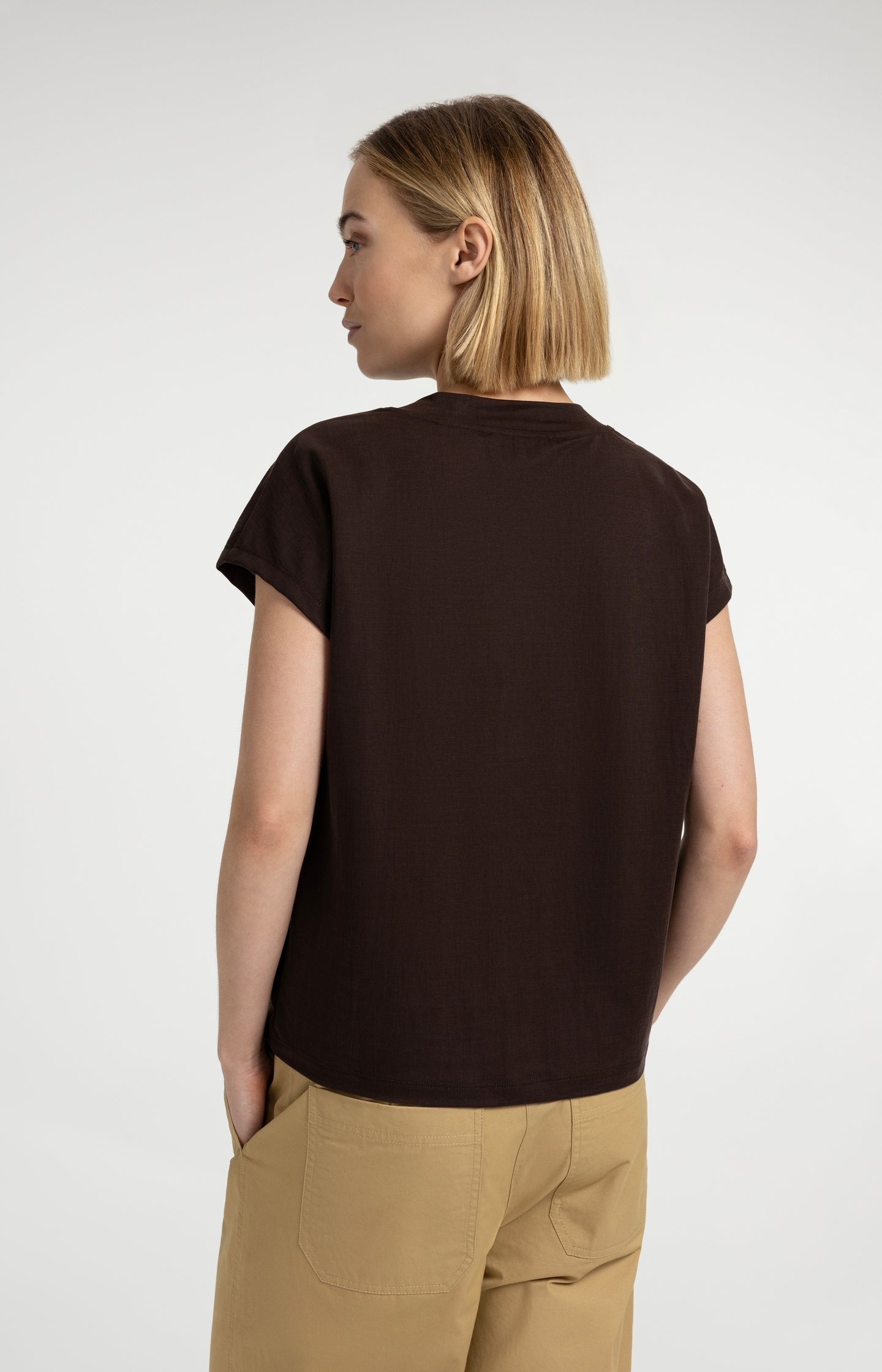 Top with crew neck and cap sleeves