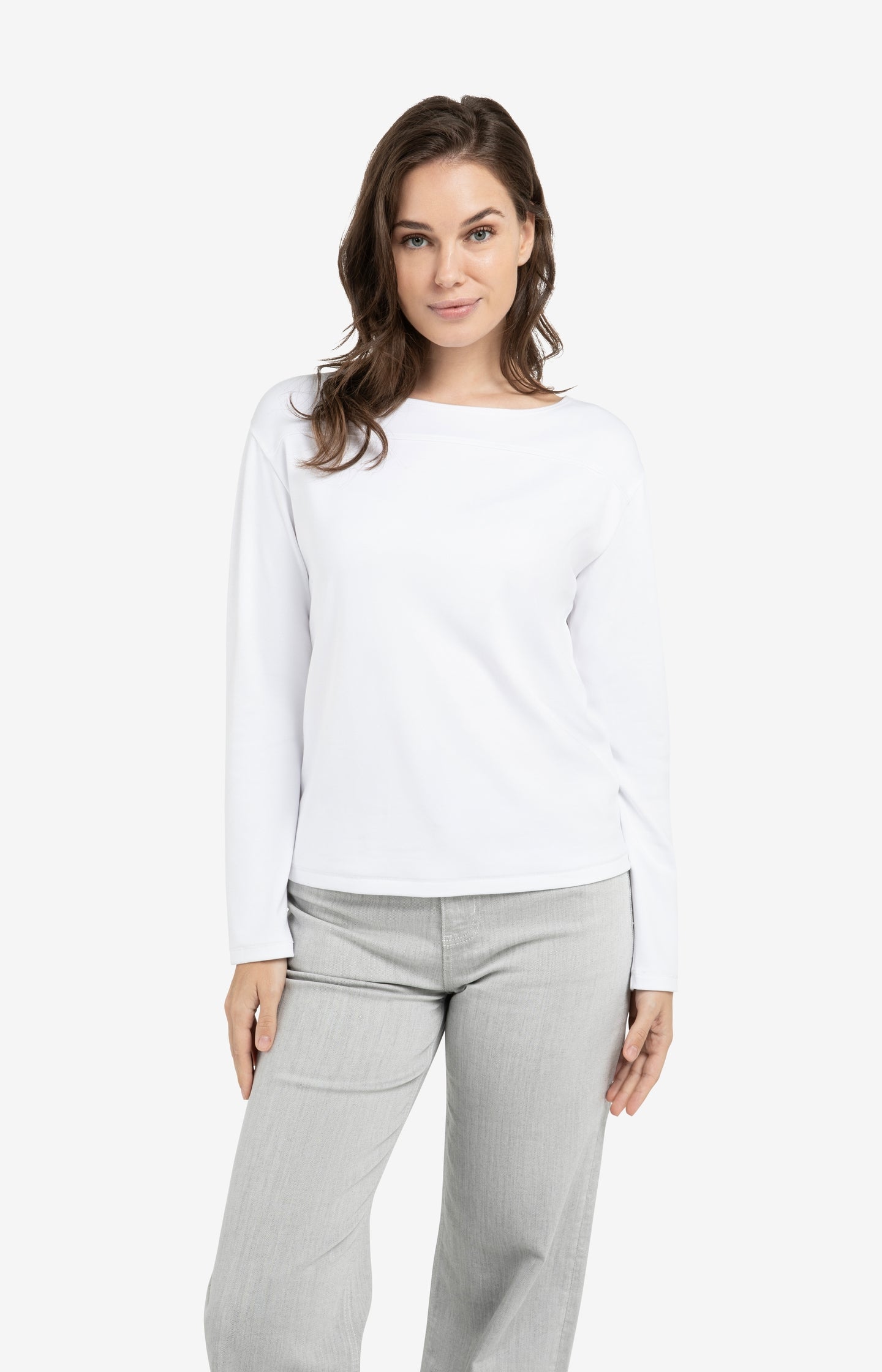 Top with long sleeves and refined seam detail