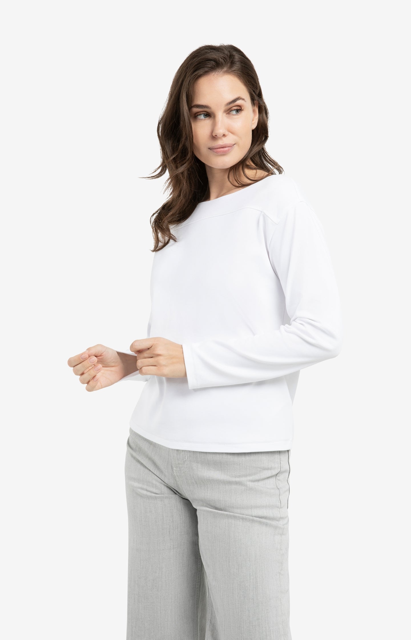 Top with long sleeves and refined seam detail