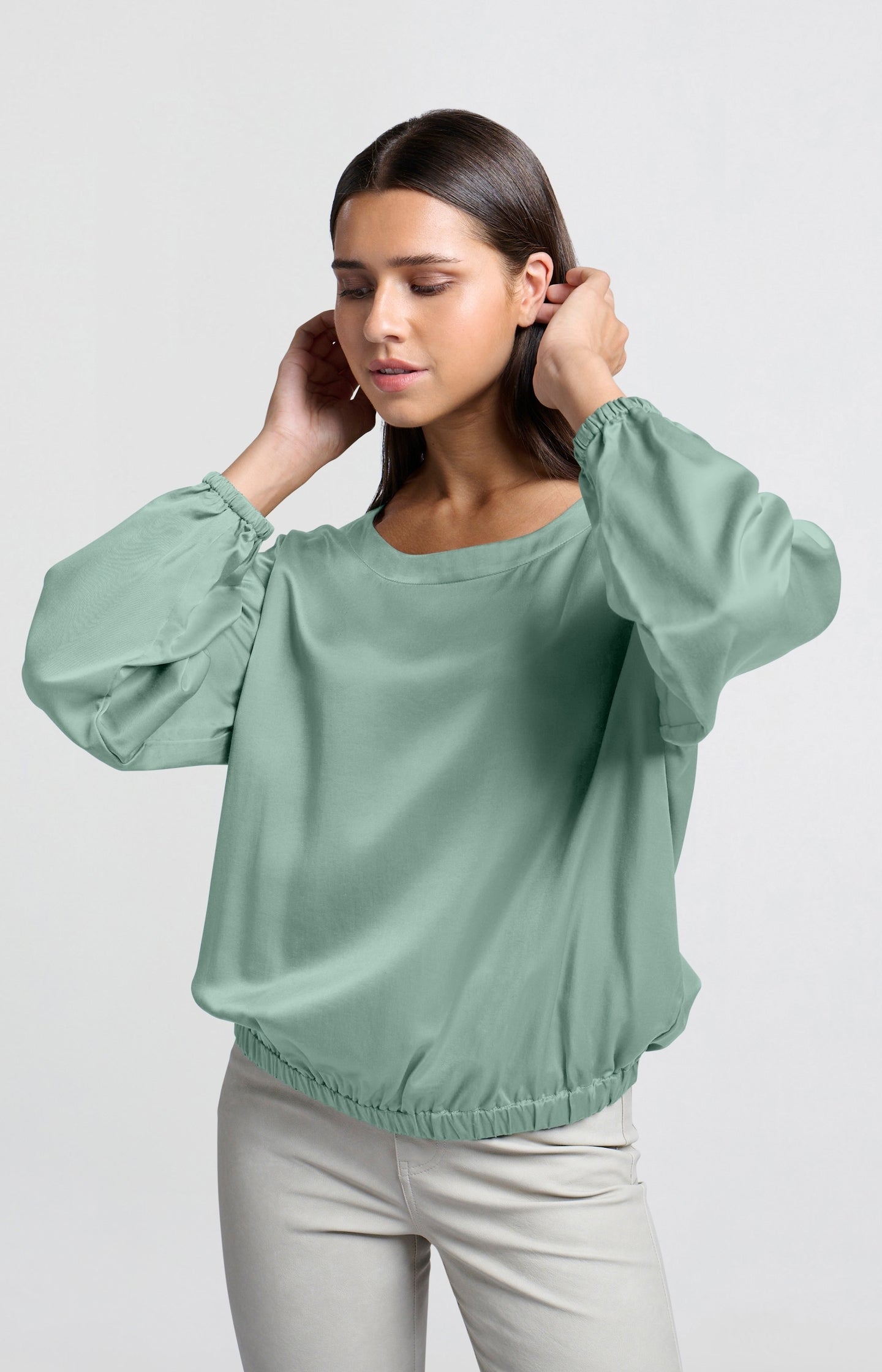 Top with long sleeves, regular fit and a round neck