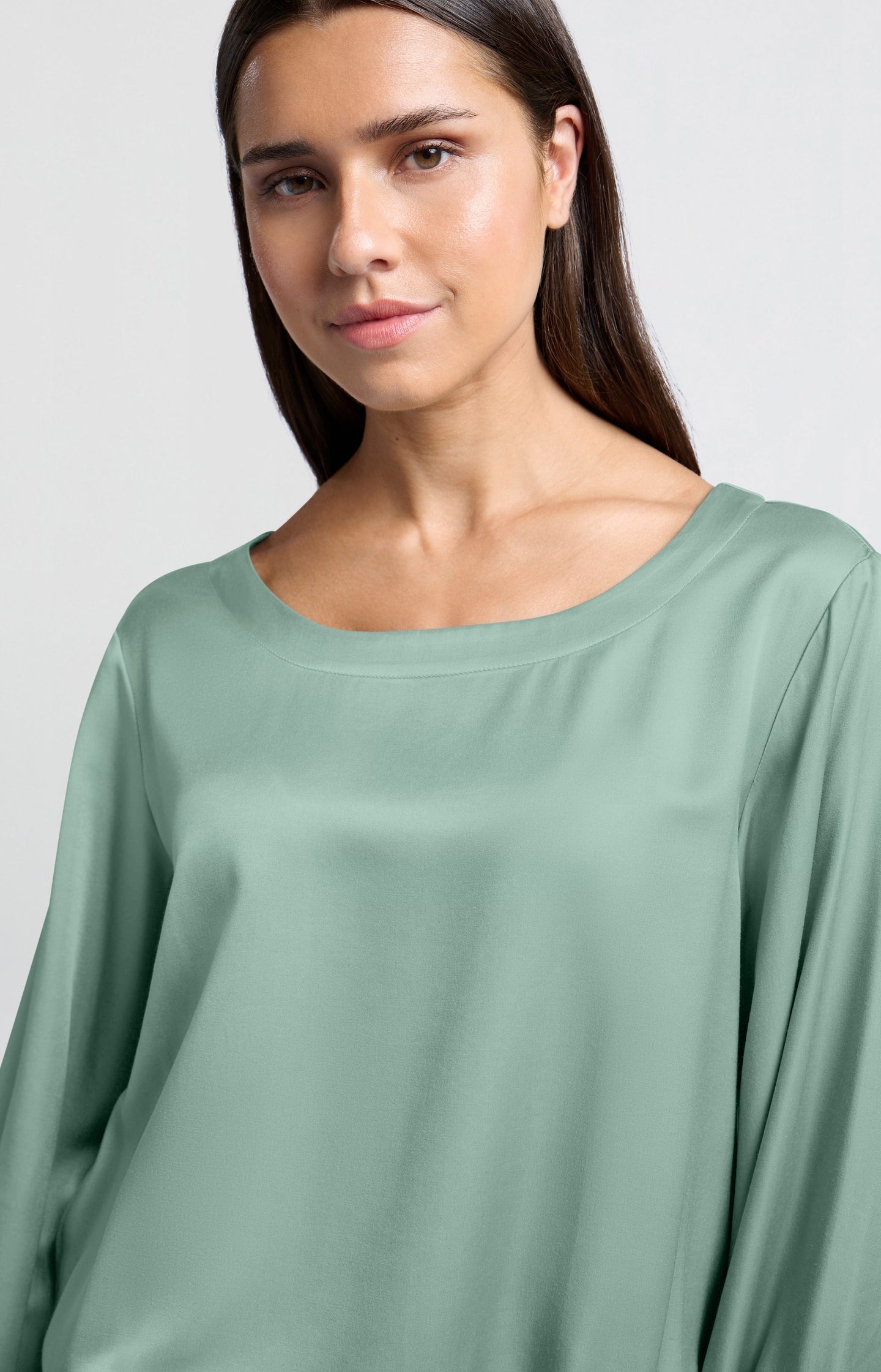 Top with long sleeves, regular fit and a round neck