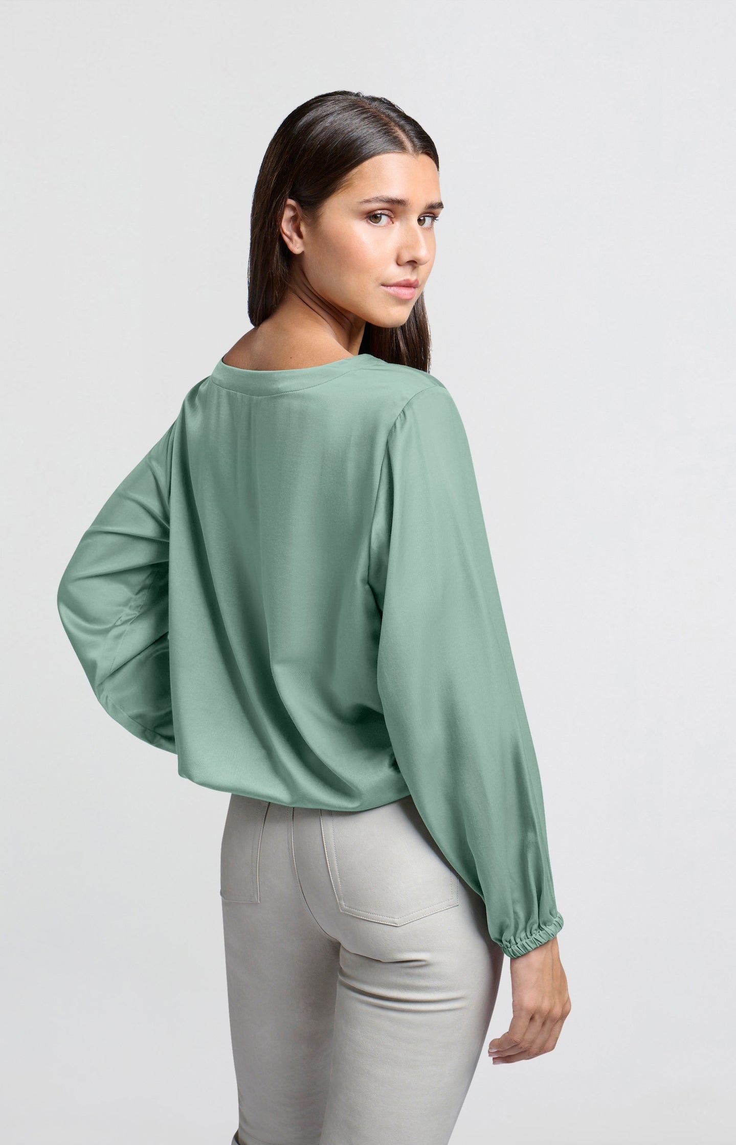 Top with long sleeves, regular fit and a round neck