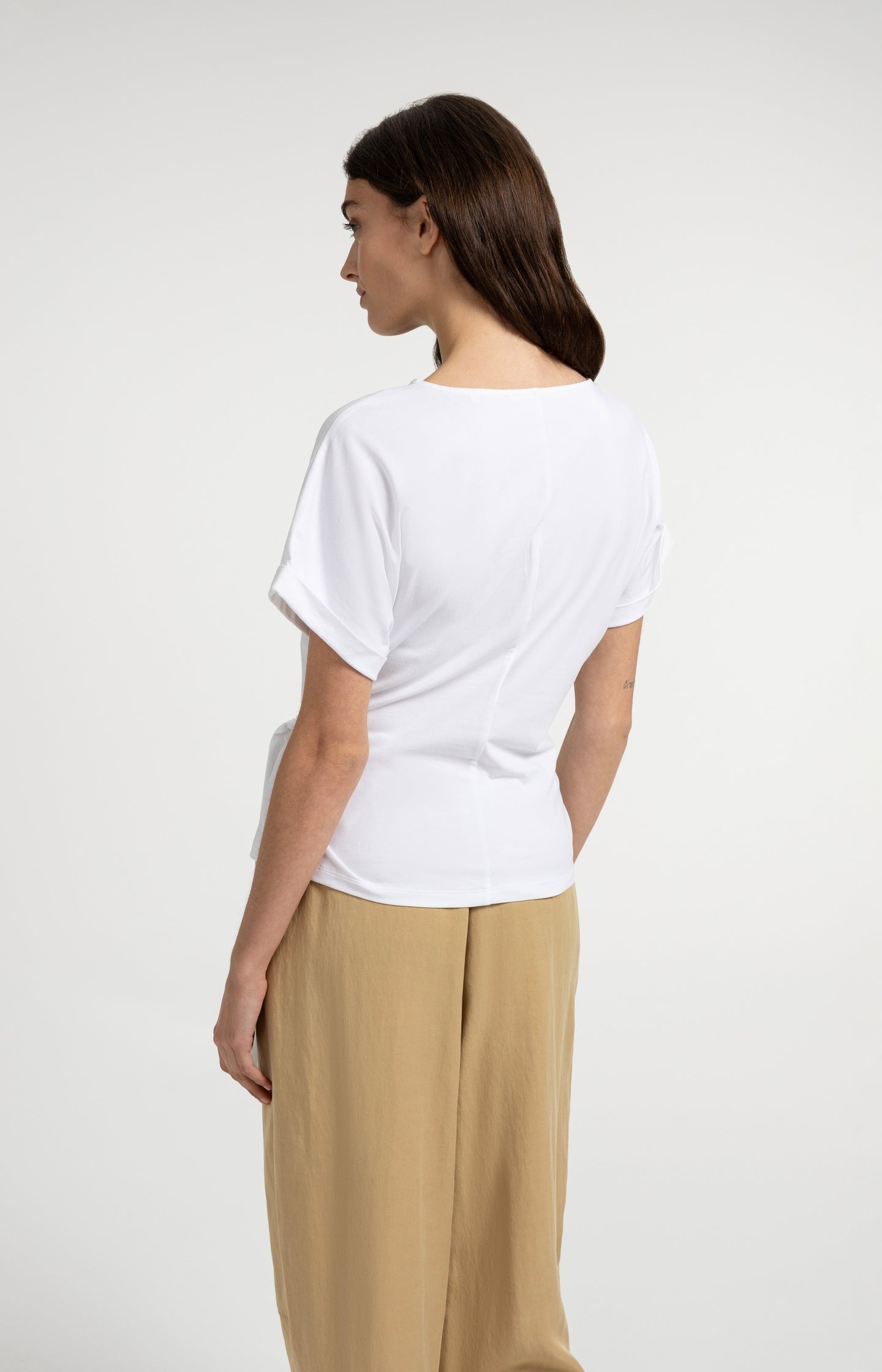 Top with round neckline and knot detail