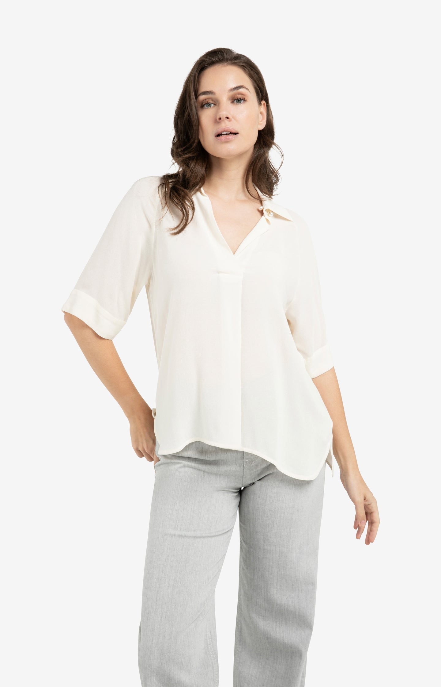 Top with short raglan sleeves and pearl detail - Type: lookbook