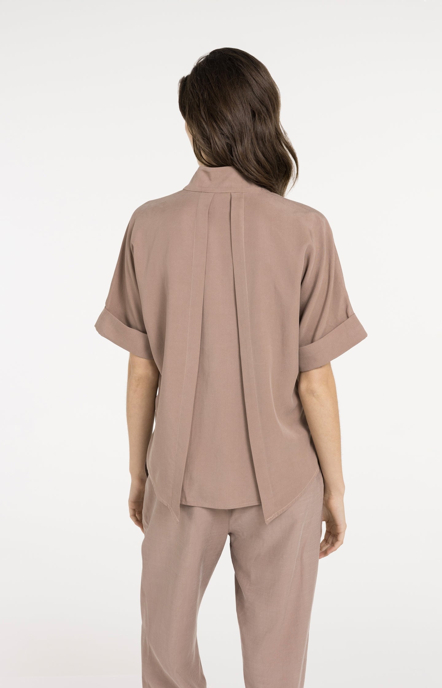 Top with short sleeves and polo collar