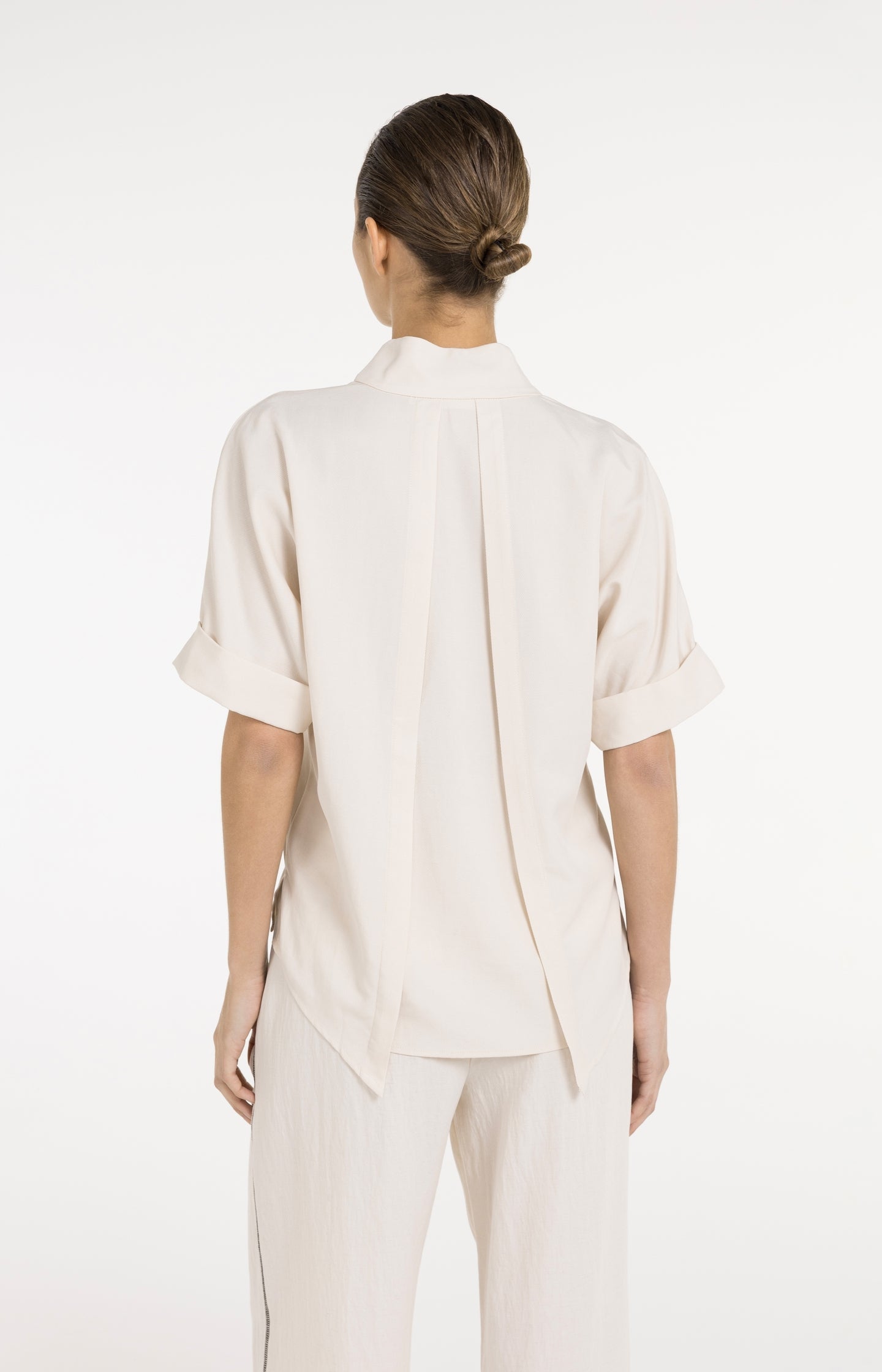 Top with short sleeves and polo collar