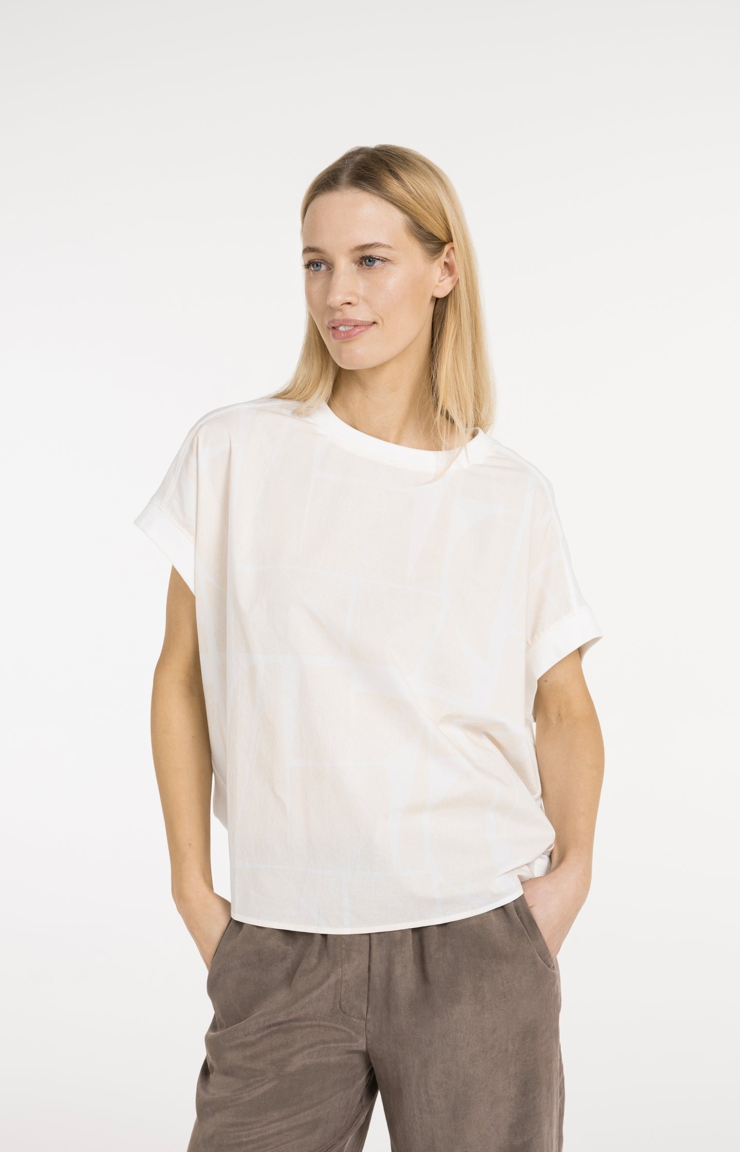 Top with short sleeves and print