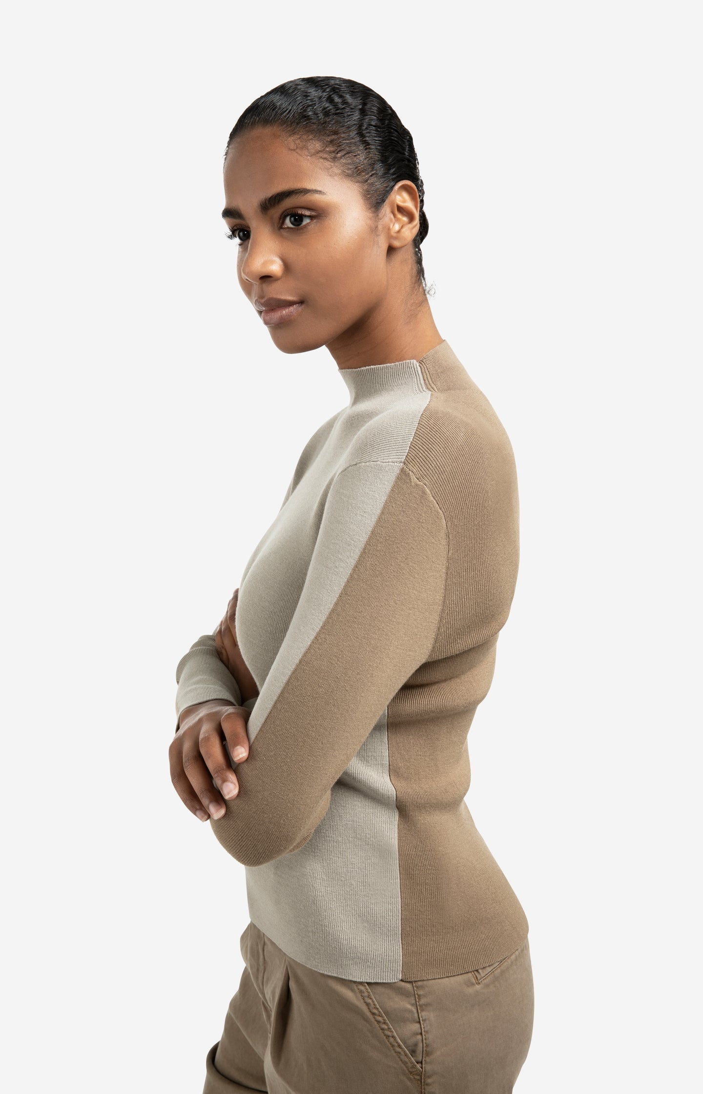 Top with two-tone design and long sleeves
