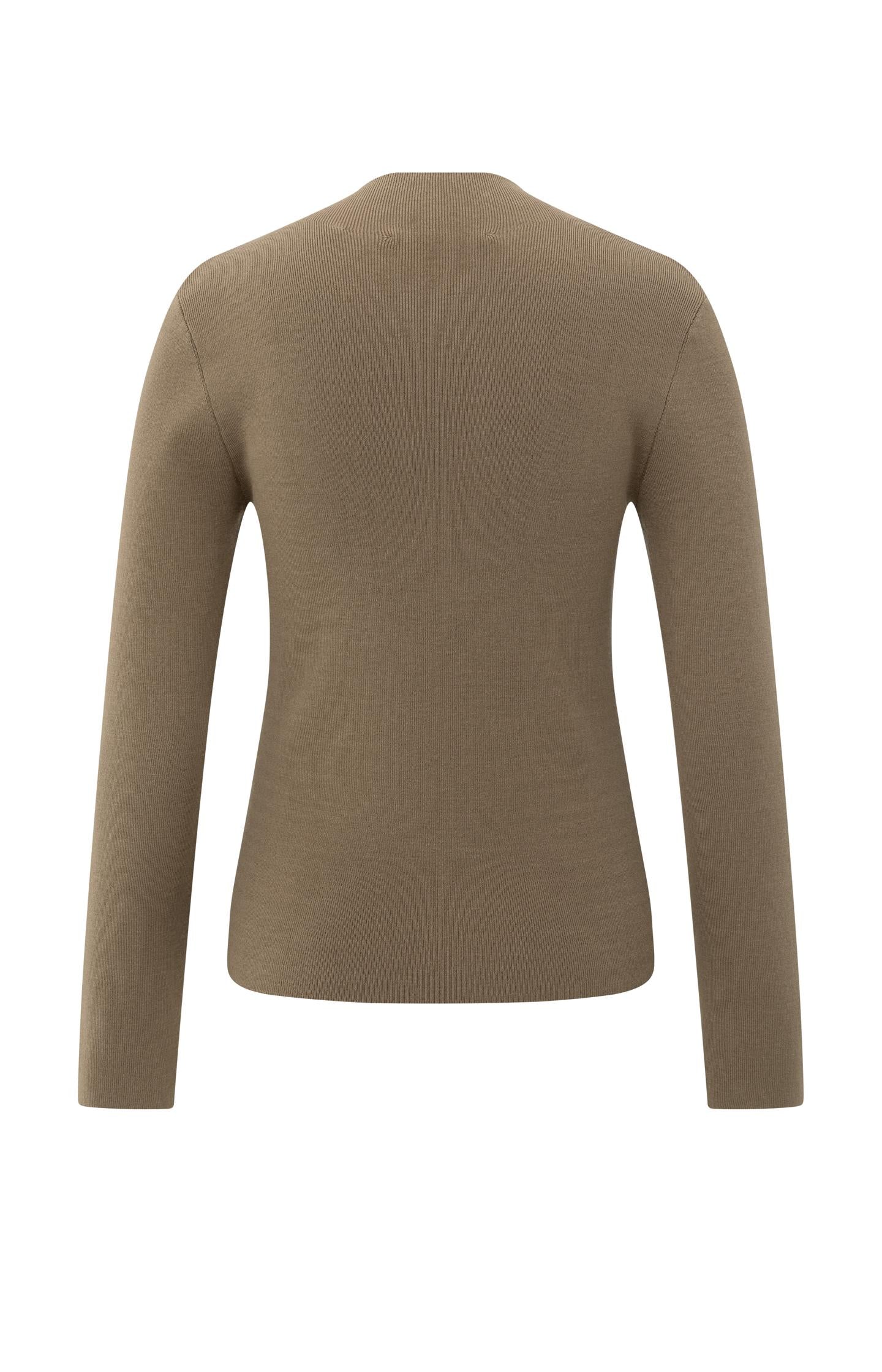 Top with two-tone design and long sleeves