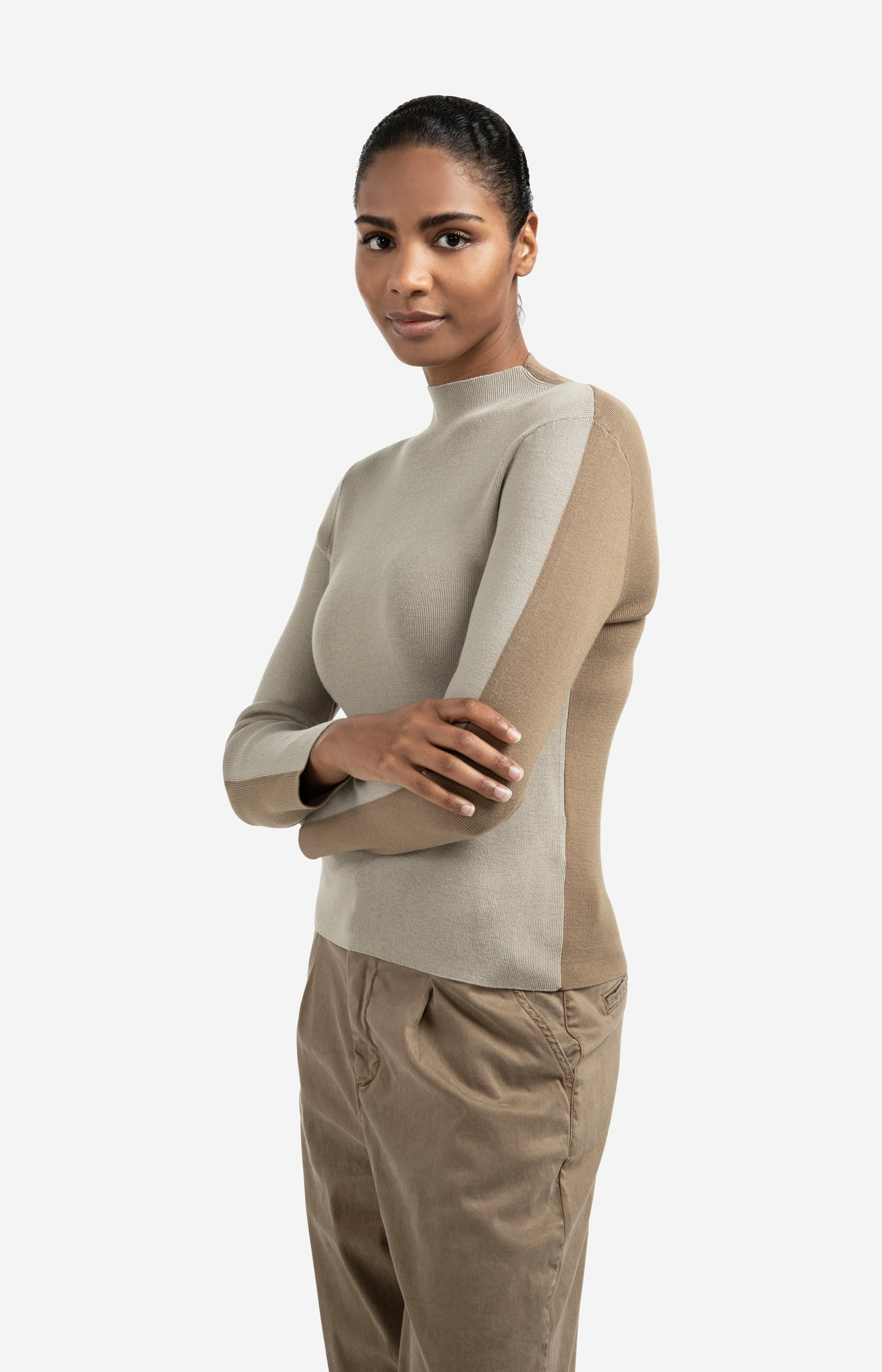 Top with two-tone design and long sleeves