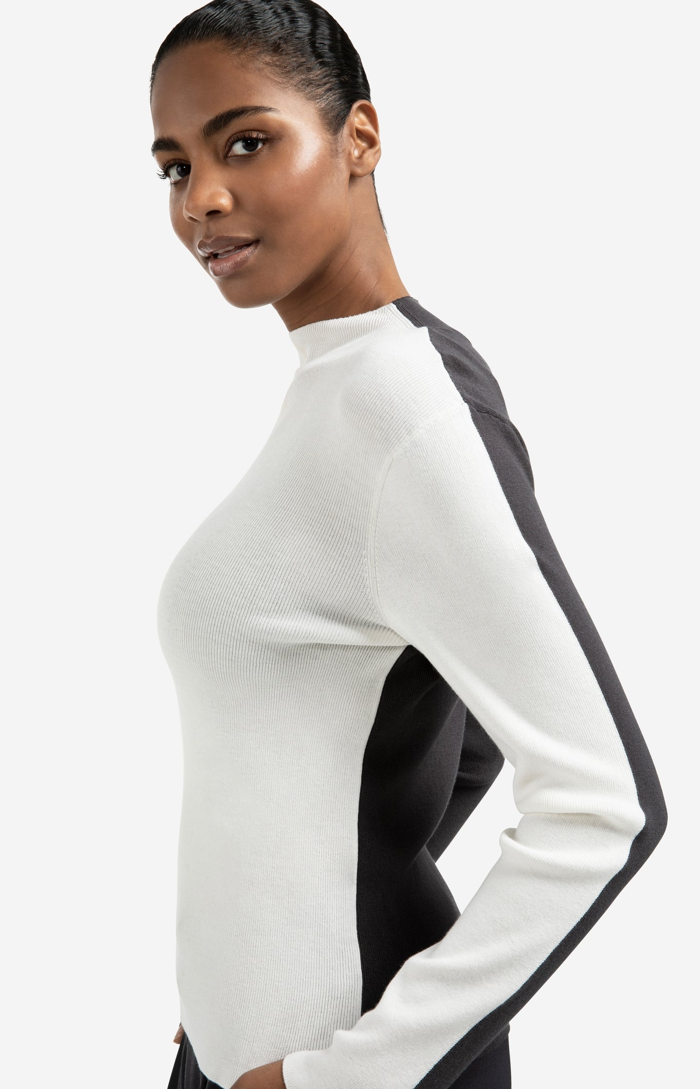 Top with two-tone design and long sleeves - Type: lookbook