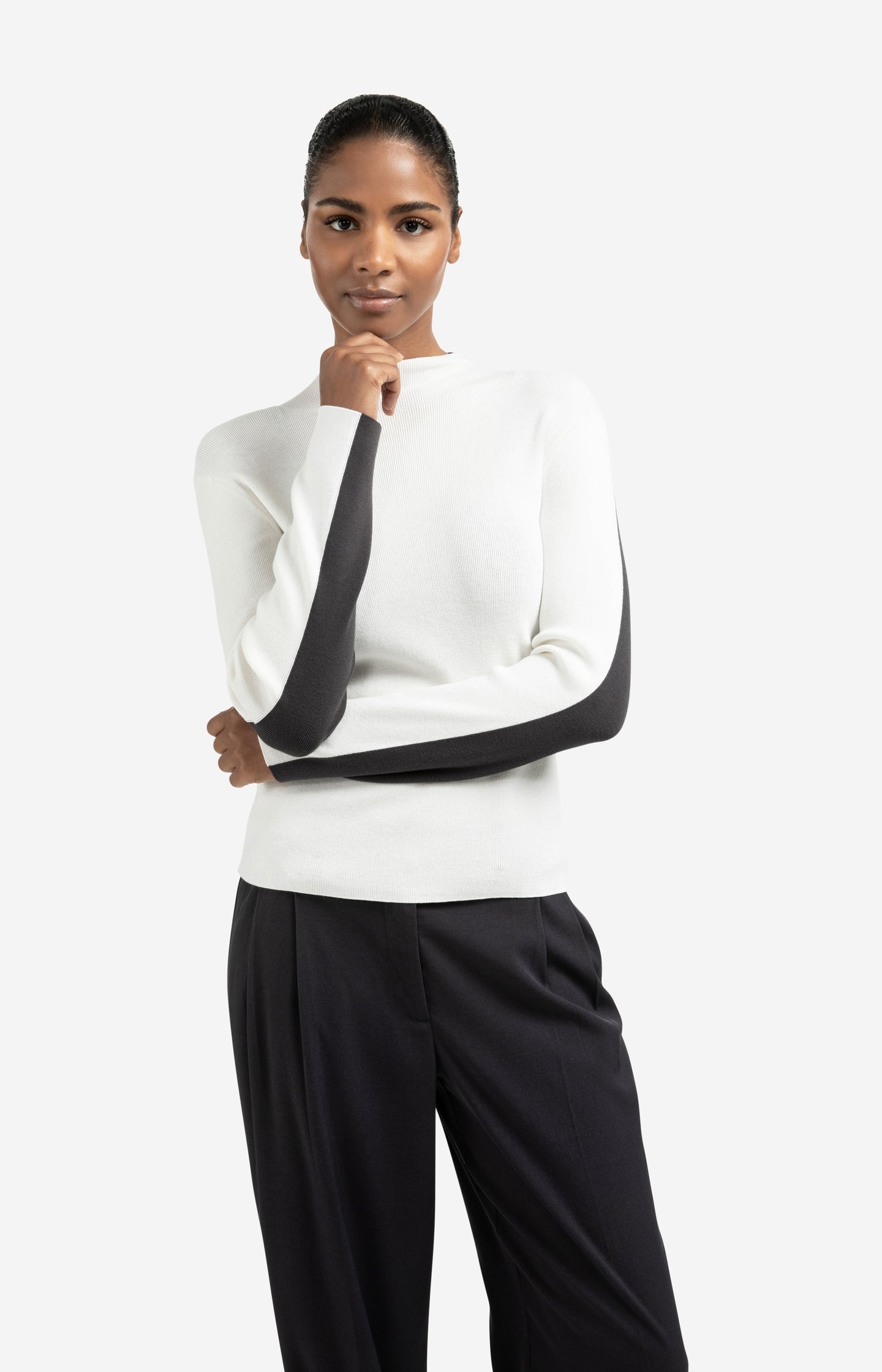 Top with two-tone design and long sleeves